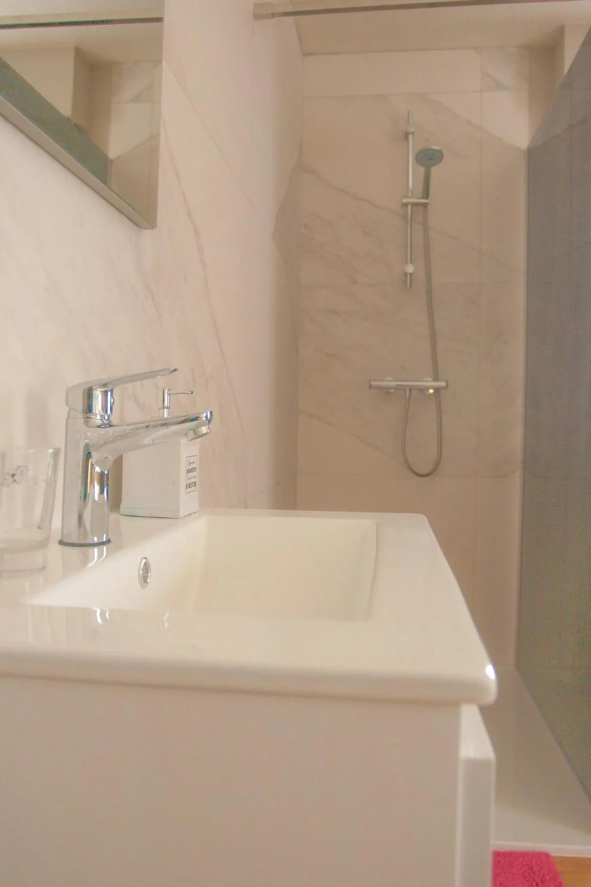 Bathroom in B&B Goudsbloempje
