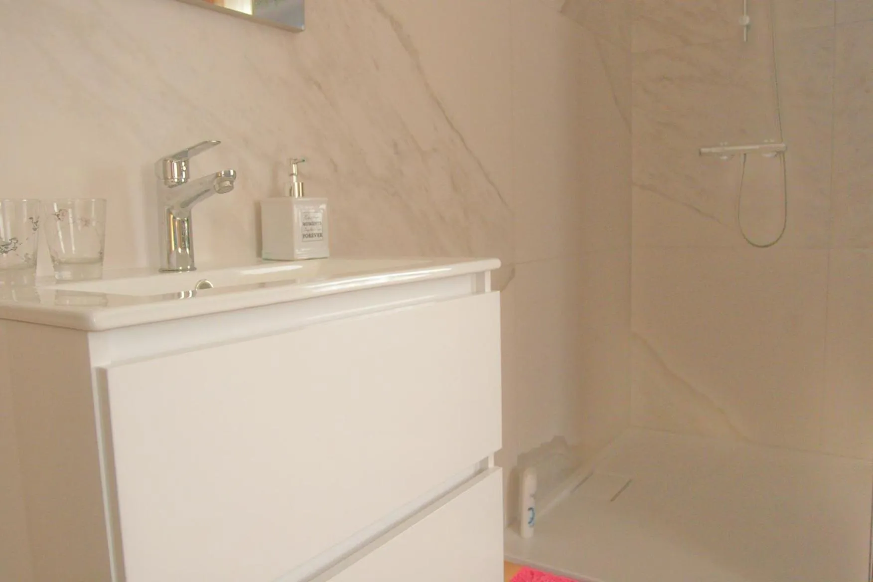 Bathroom in B&B Goudsbloempje