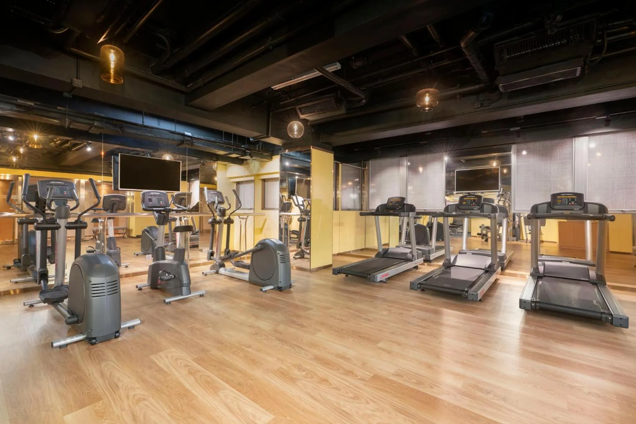 Fitness centre/facilities in Shama Island North