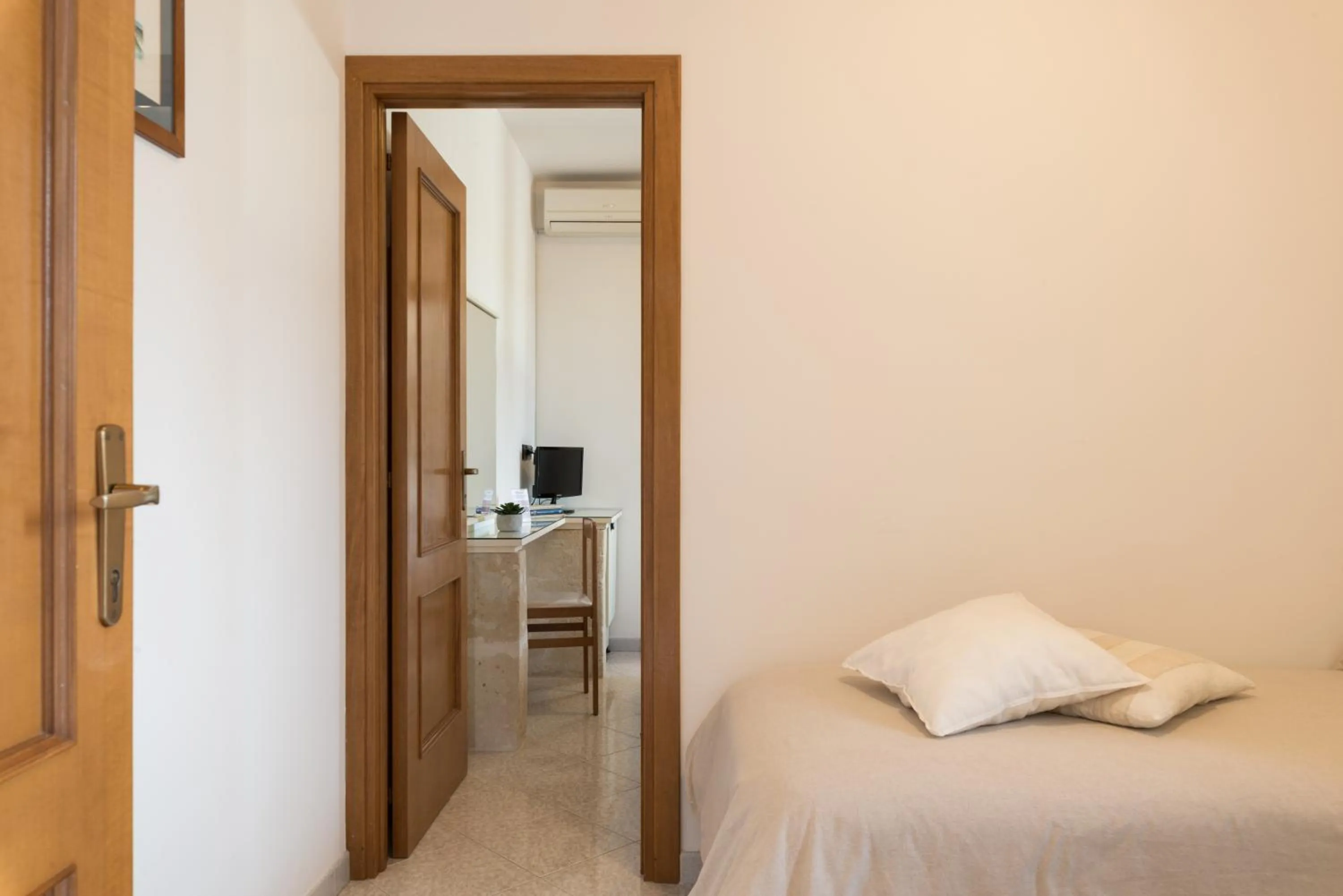 Bed in Piccolo Hotel Villa Rosa