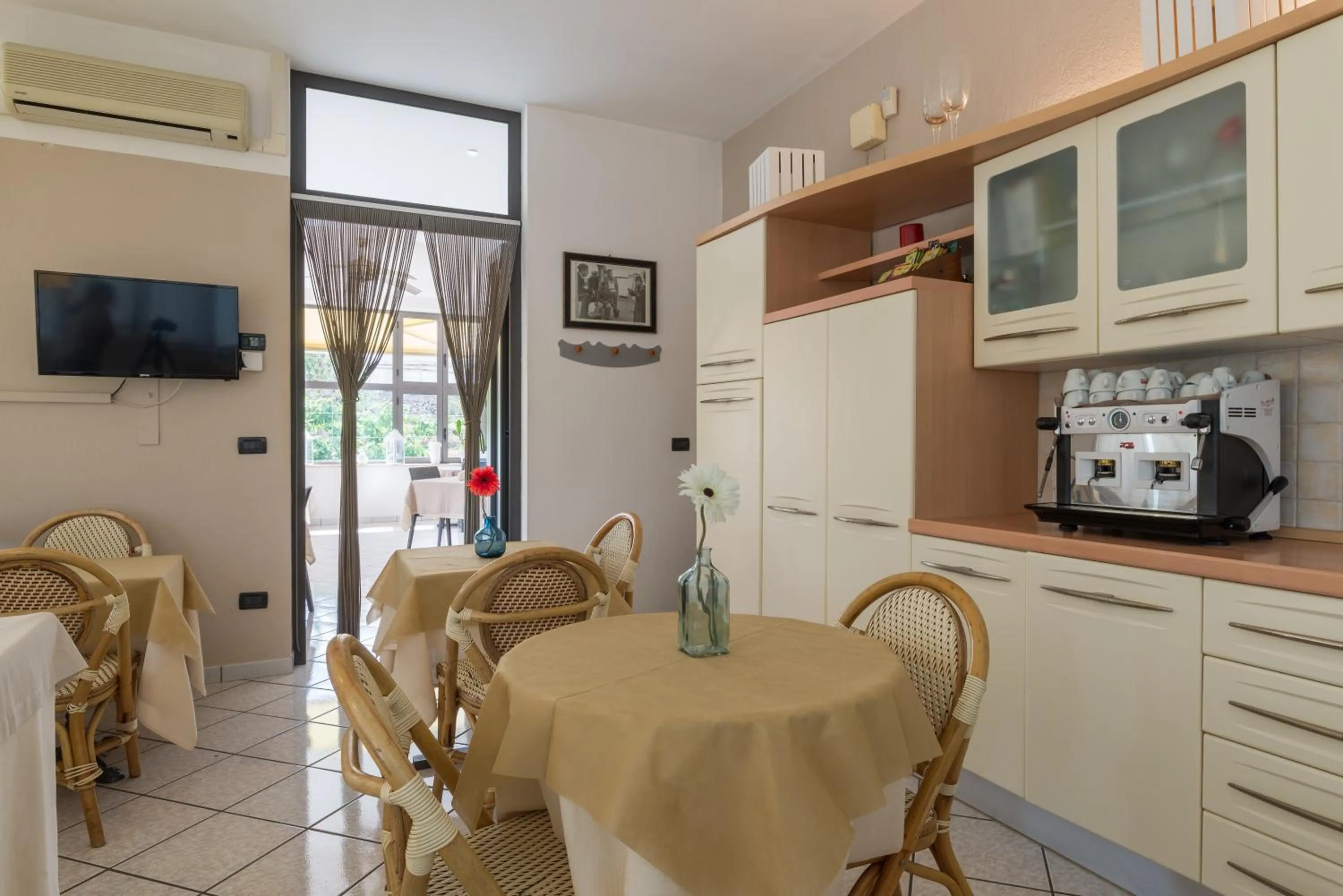 Restaurant/Places to Eat in Piccolo Hotel Villa Rosa