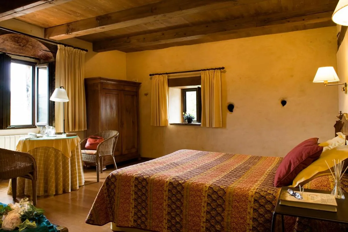 Photo of the whole room, Bed in Hotel Akerreta