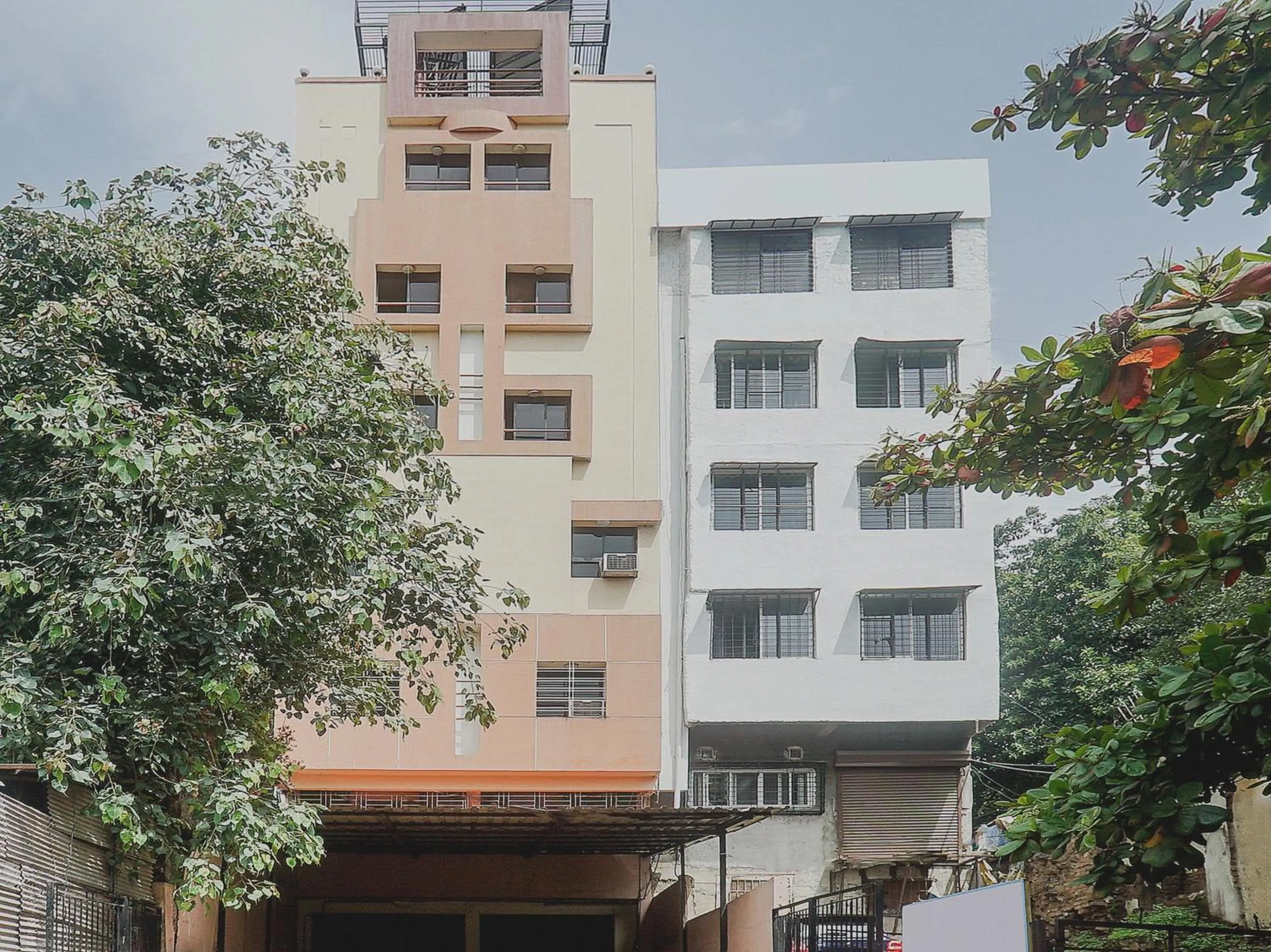 Facade/entrance in Super Hotel O River View Near Shaniwar Wada