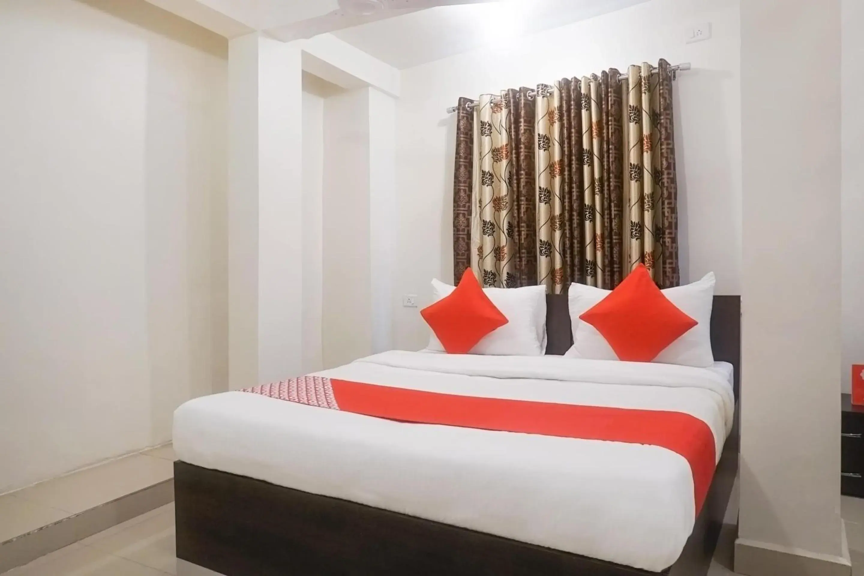 Bedroom, Bed in Super Hotel O River View Near Shaniwar Wada Bedroom, Bed in Super Hotel O River View Near Shaniwar Wada