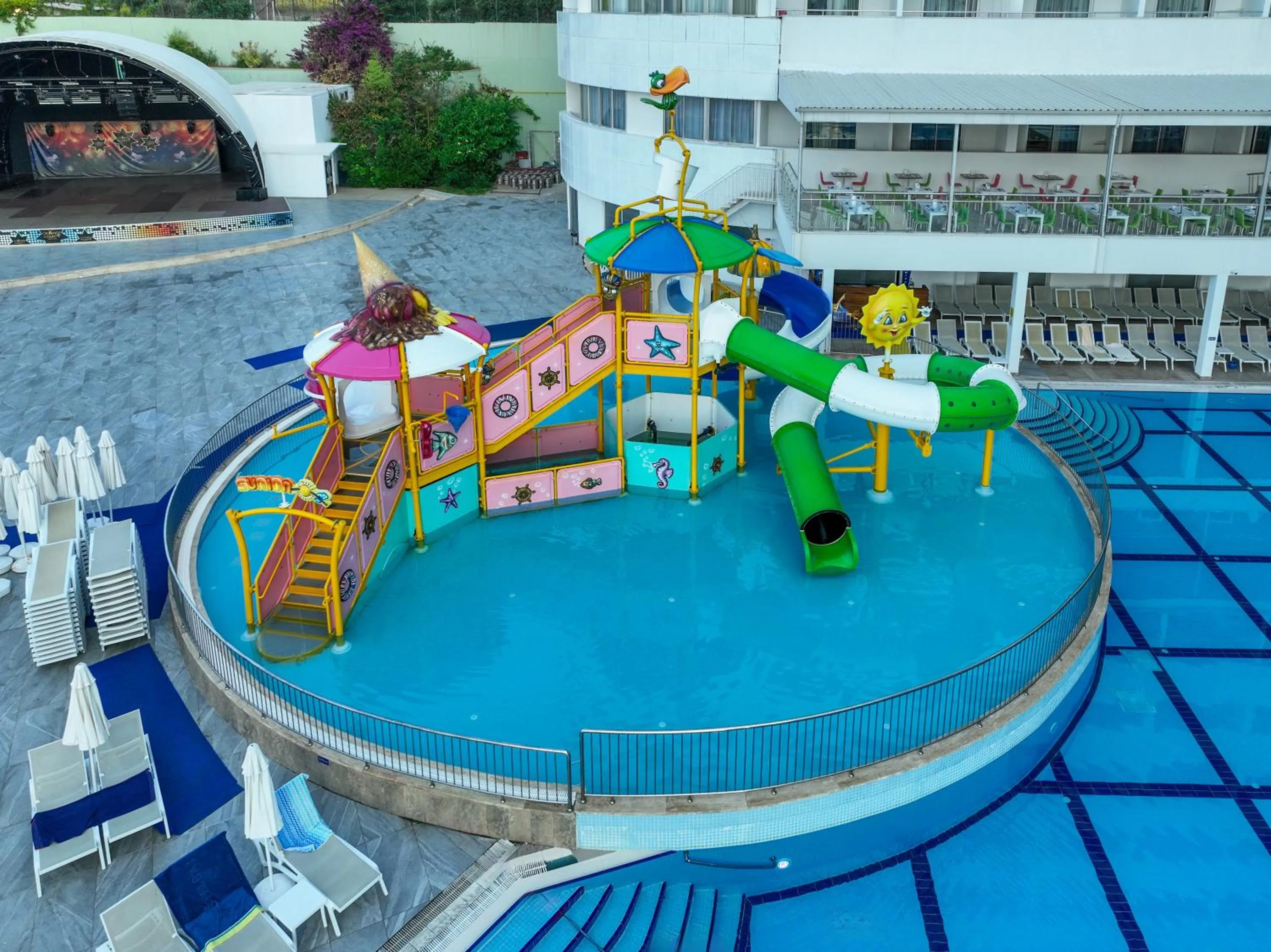 Swimming pool in Orange County Alanya