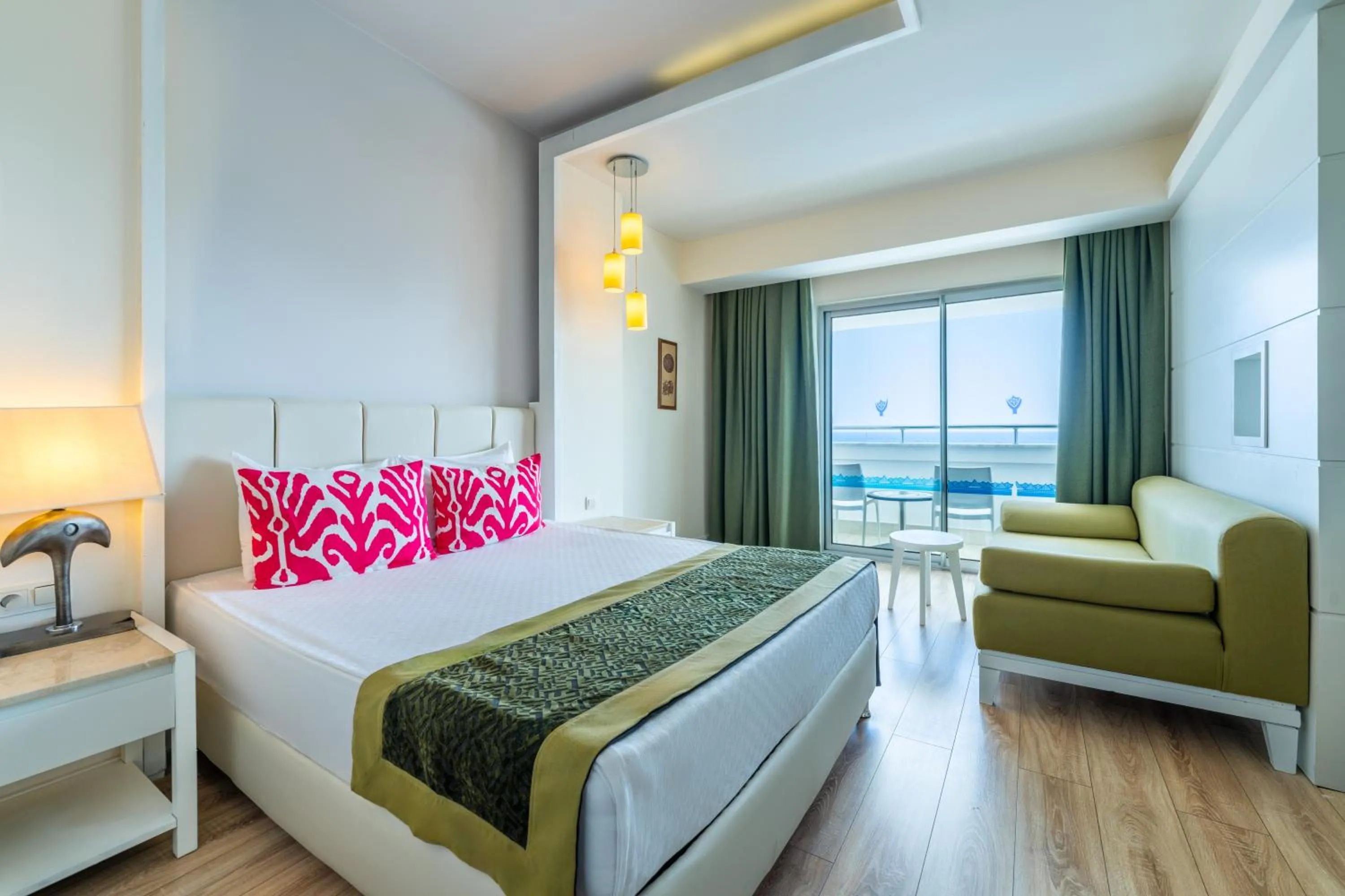 Photo of the whole room, Bed in Orange County Alanya