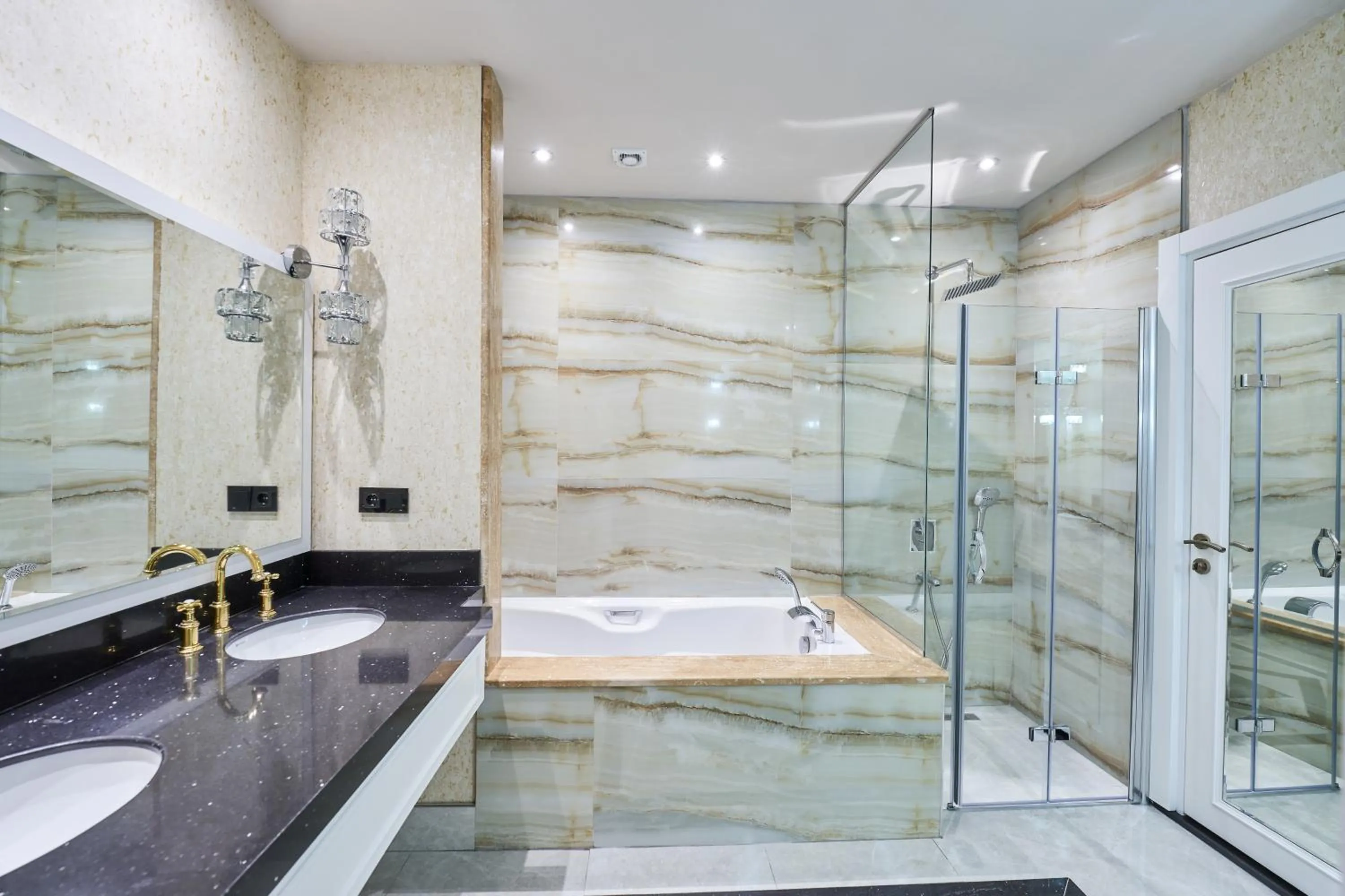 Bathroom in Orange County Alanya