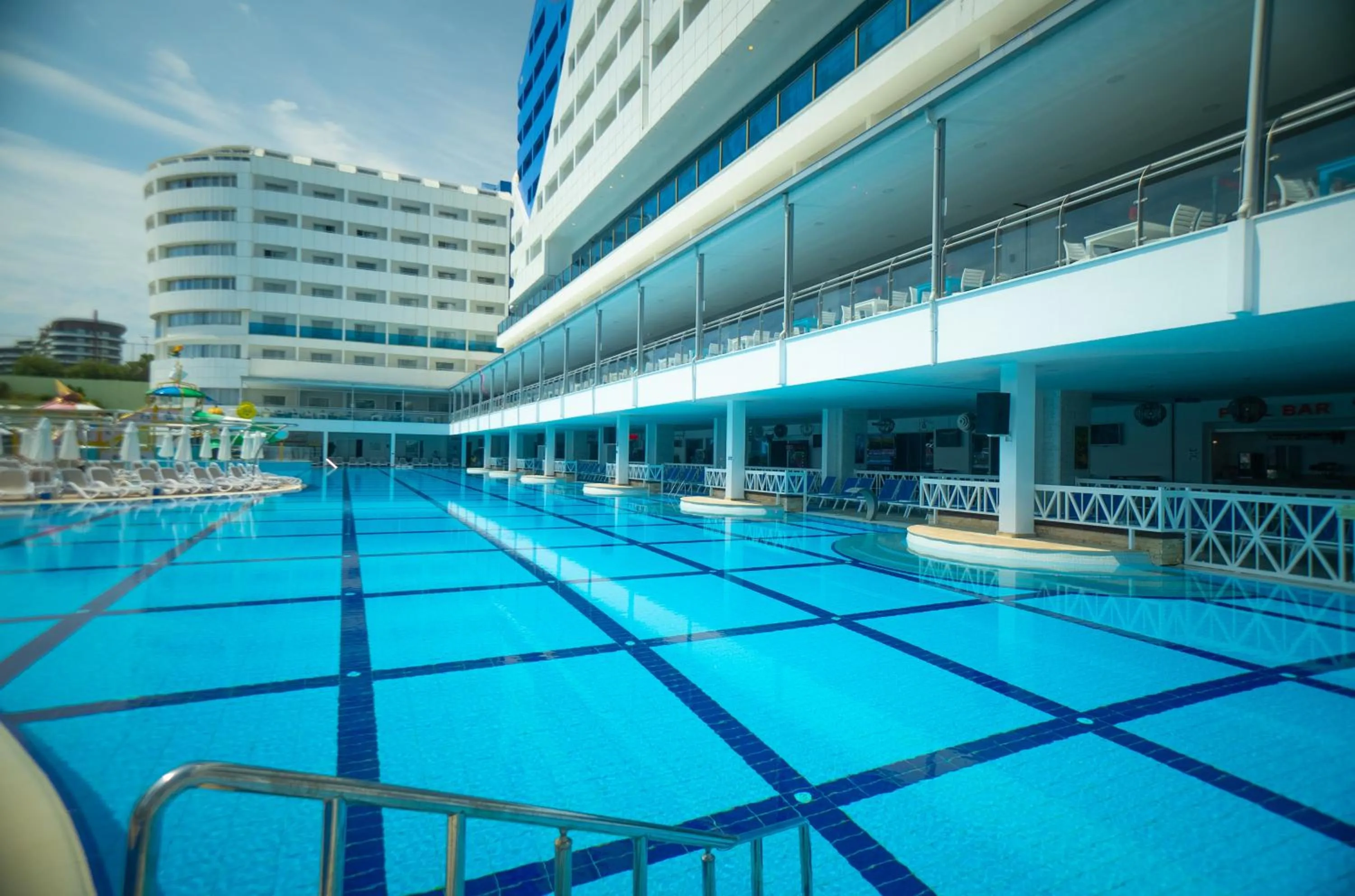 Swimming pool in Orange County Alanya
