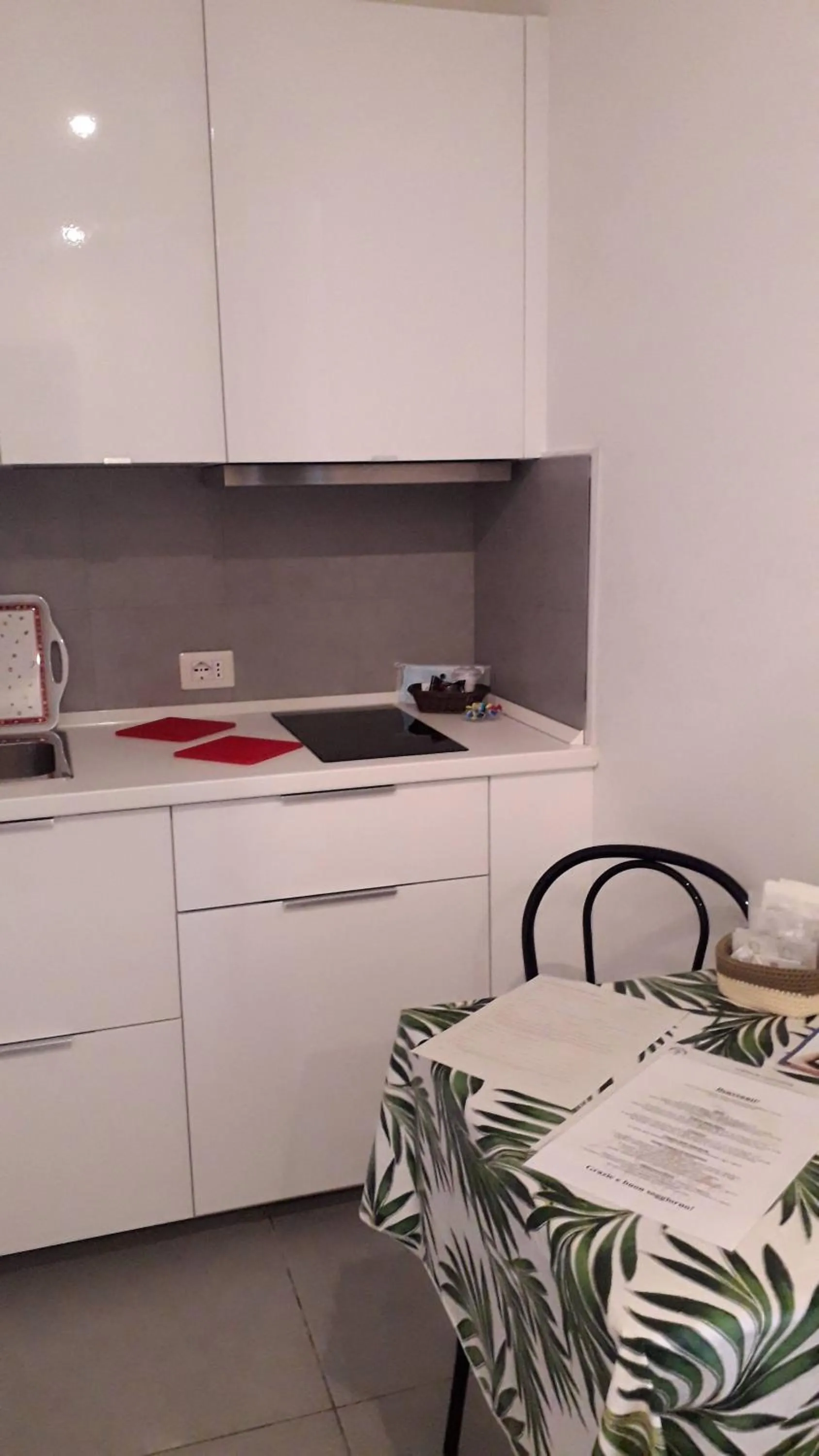 Kitchen or kitchenette in L'Oasi al Pigneto - Guest house