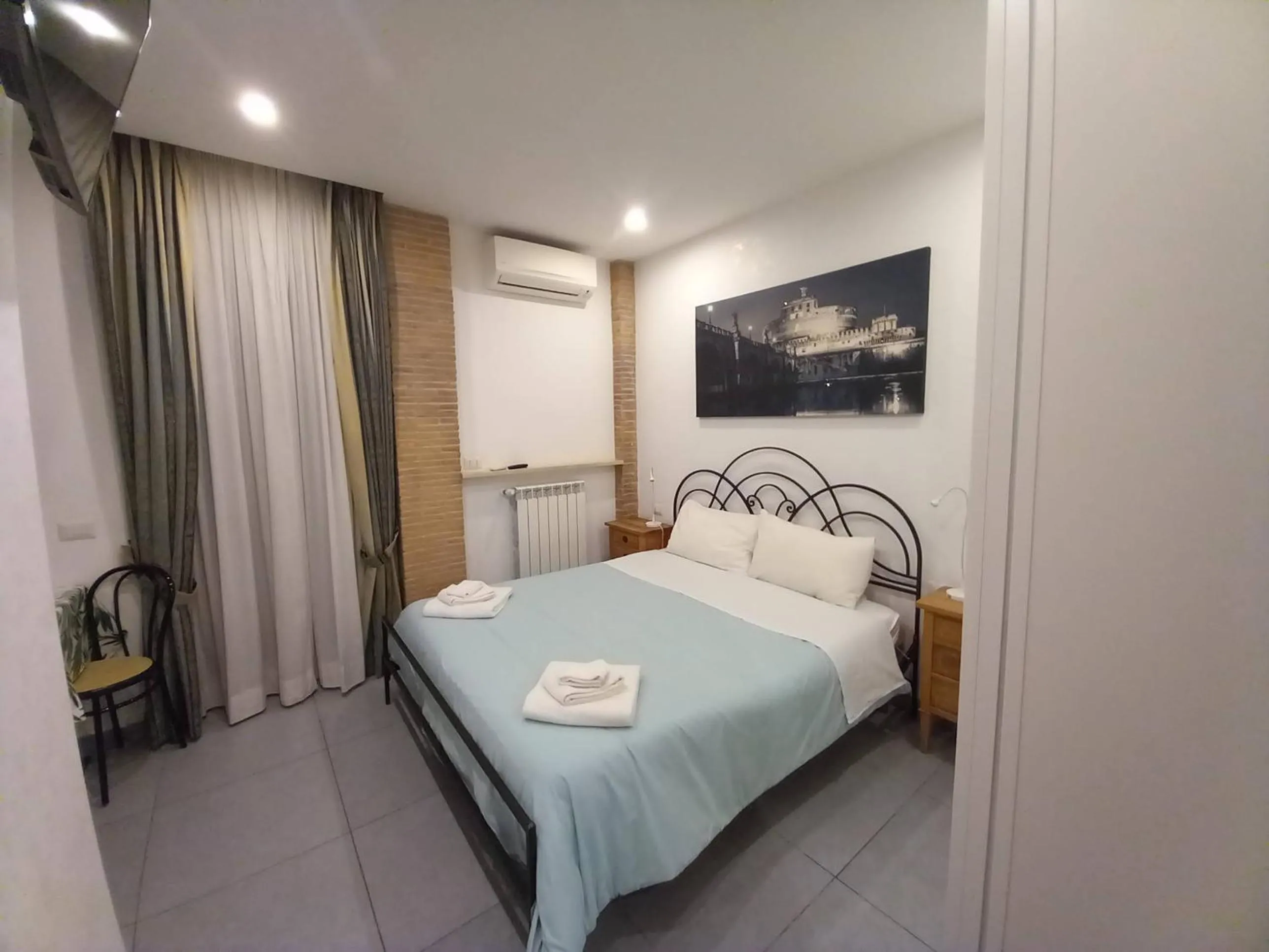 Bedroom, Bed in L'Oasi al Pigneto - Guest house