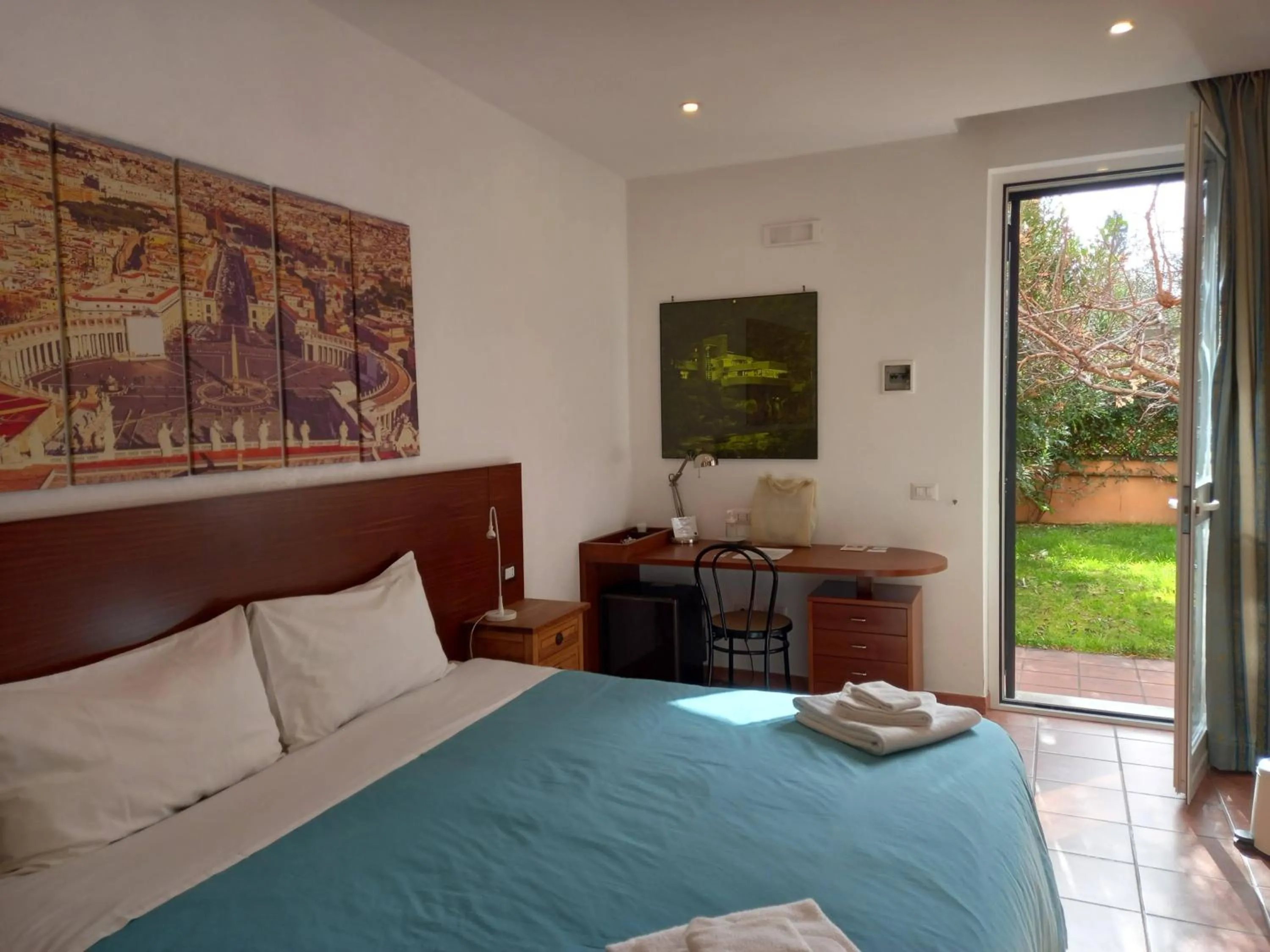 Bedroom, Bed in L'Oasi al Pigneto - Guest house