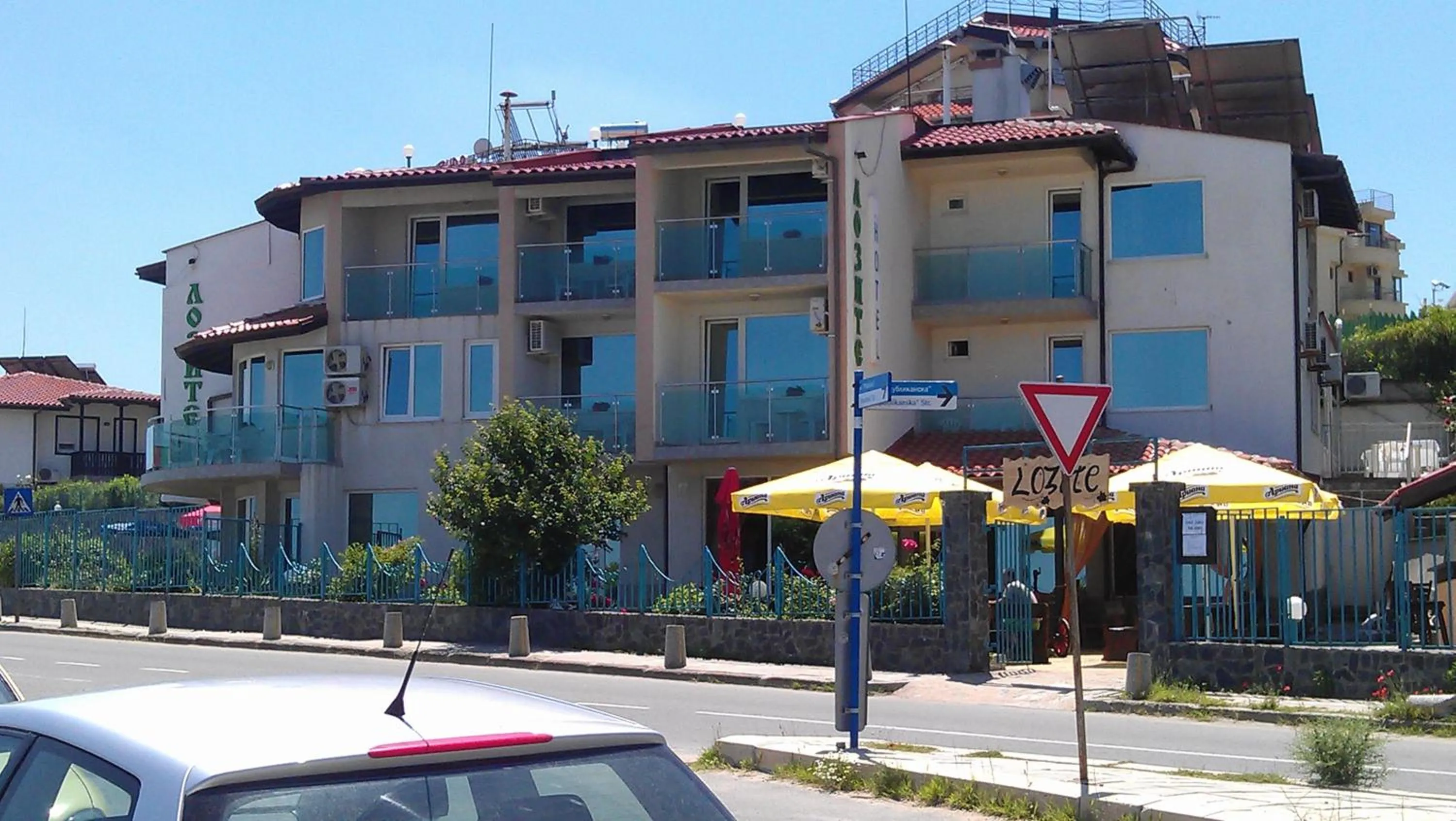 Facade/entrance in Hotel Lozite