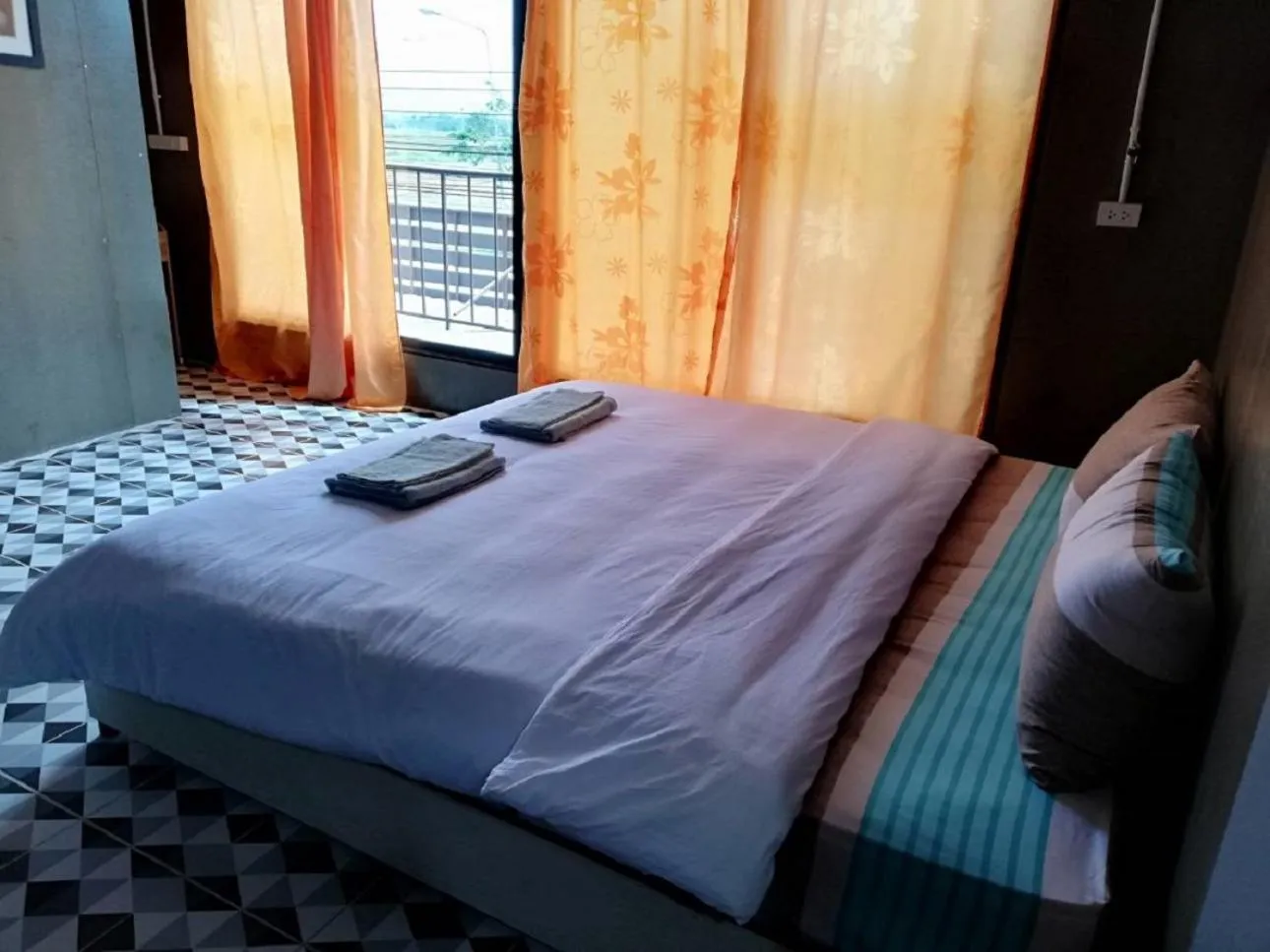 Photo of the whole room, Bed in E2S Place