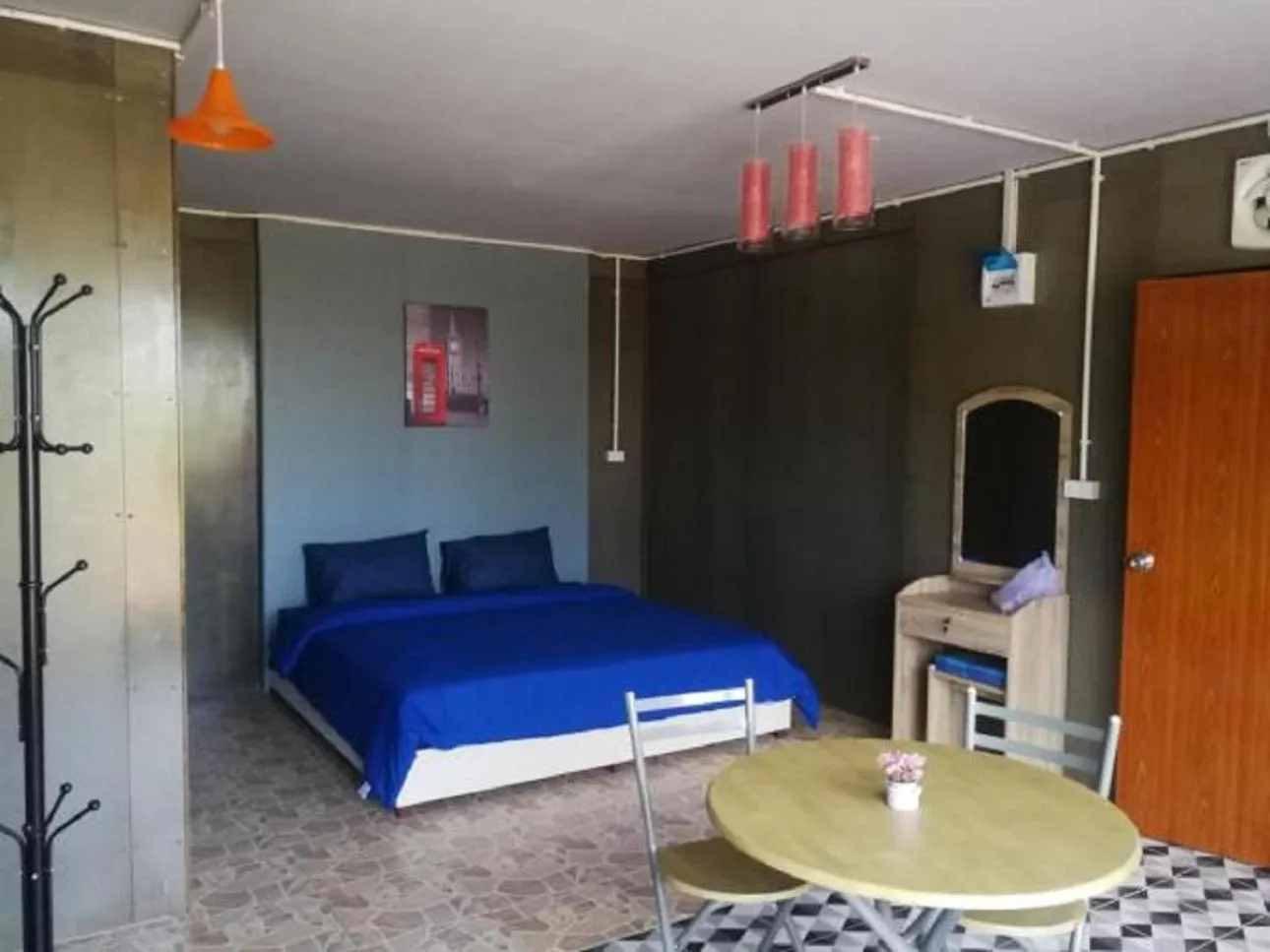 Photo of the whole room, Bed in E2S Place