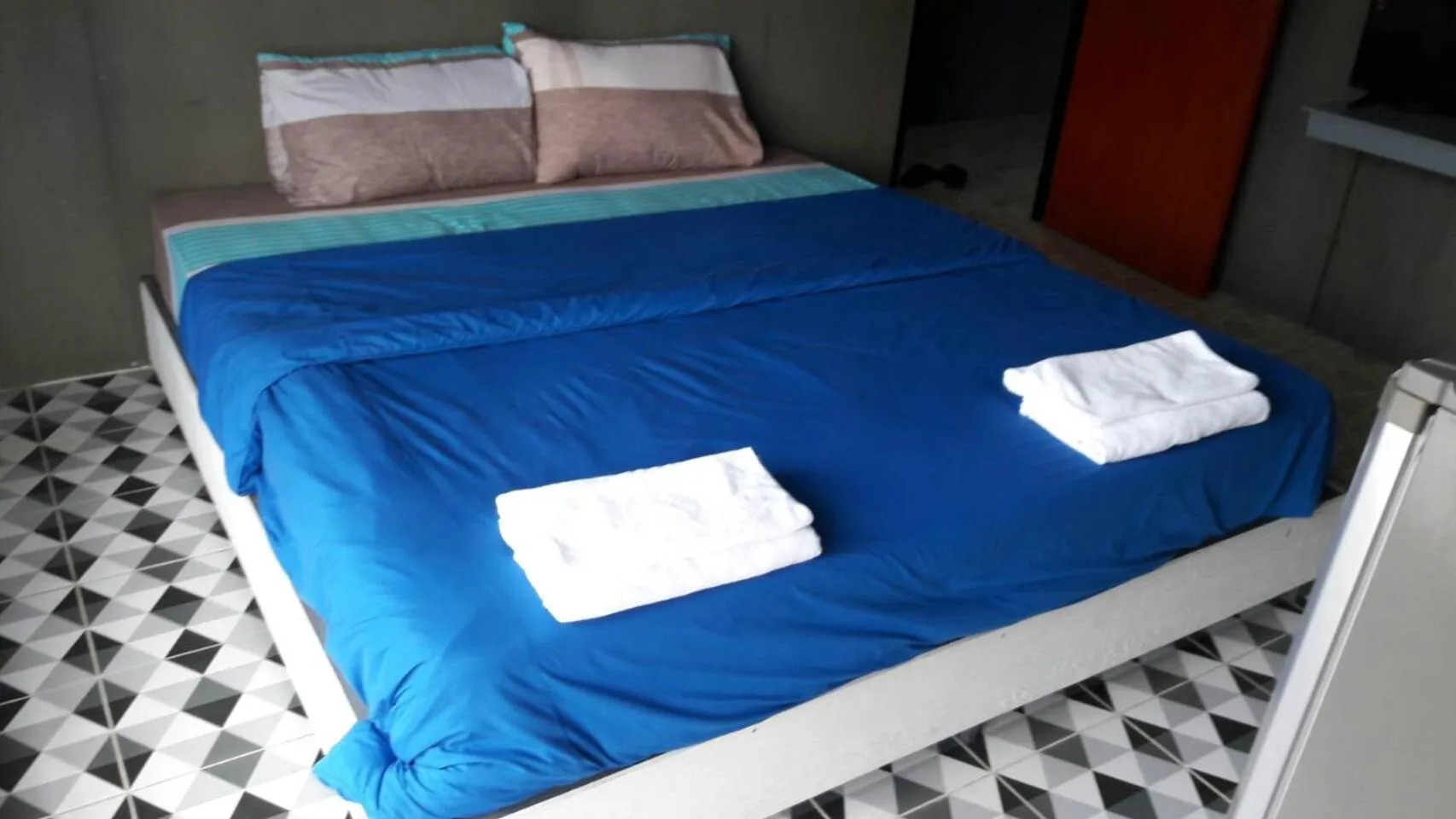 Photo of the whole room, Bed in E2S Place