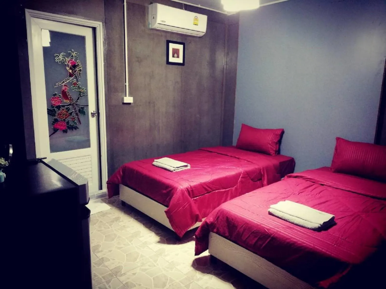 Photo of the whole room, Bed in E2S Place