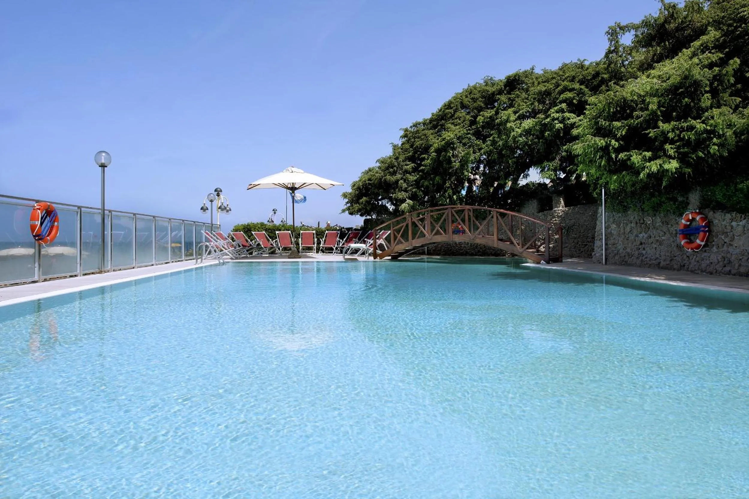 Swimming pool in Hotel I Ginepri