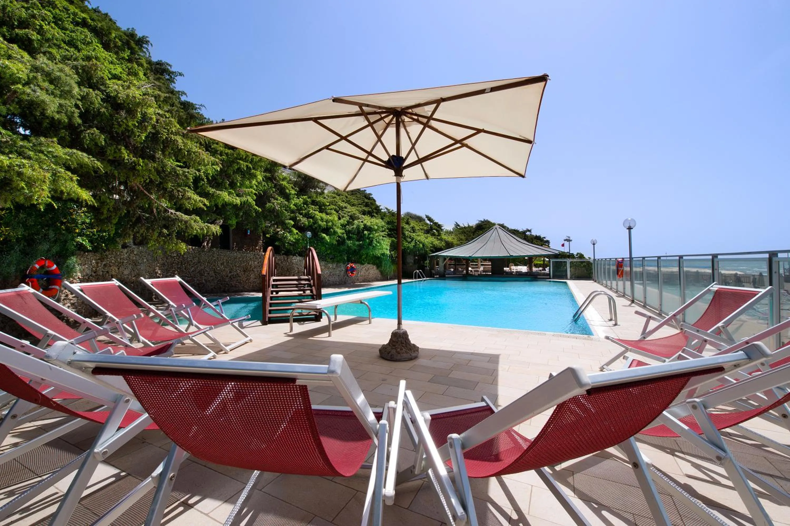 Swimming pool in Hotel I Ginepri