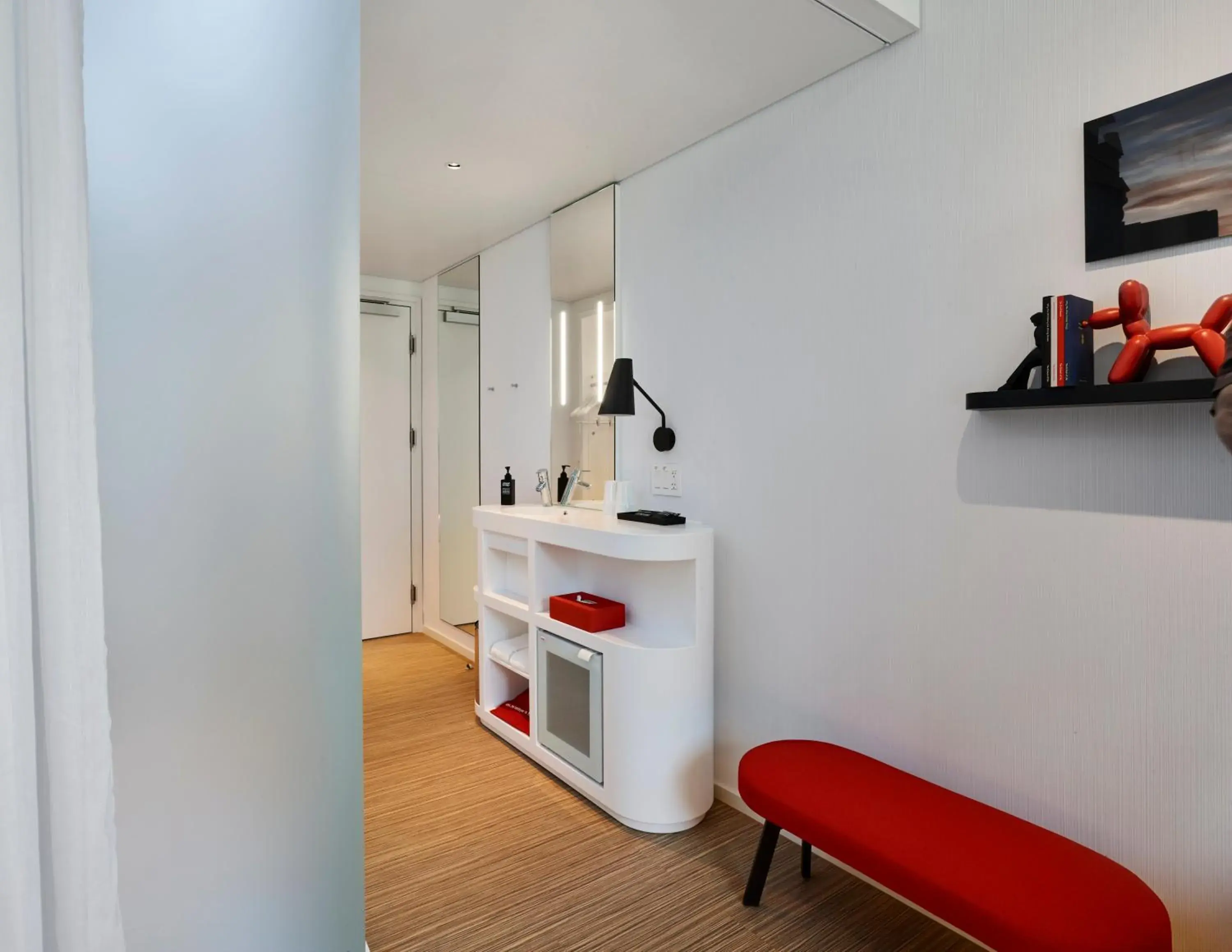 Photo of the whole room in citizenM Seattle South Lake Union Photo of the whole room in citizenM Seattle South Lake Union