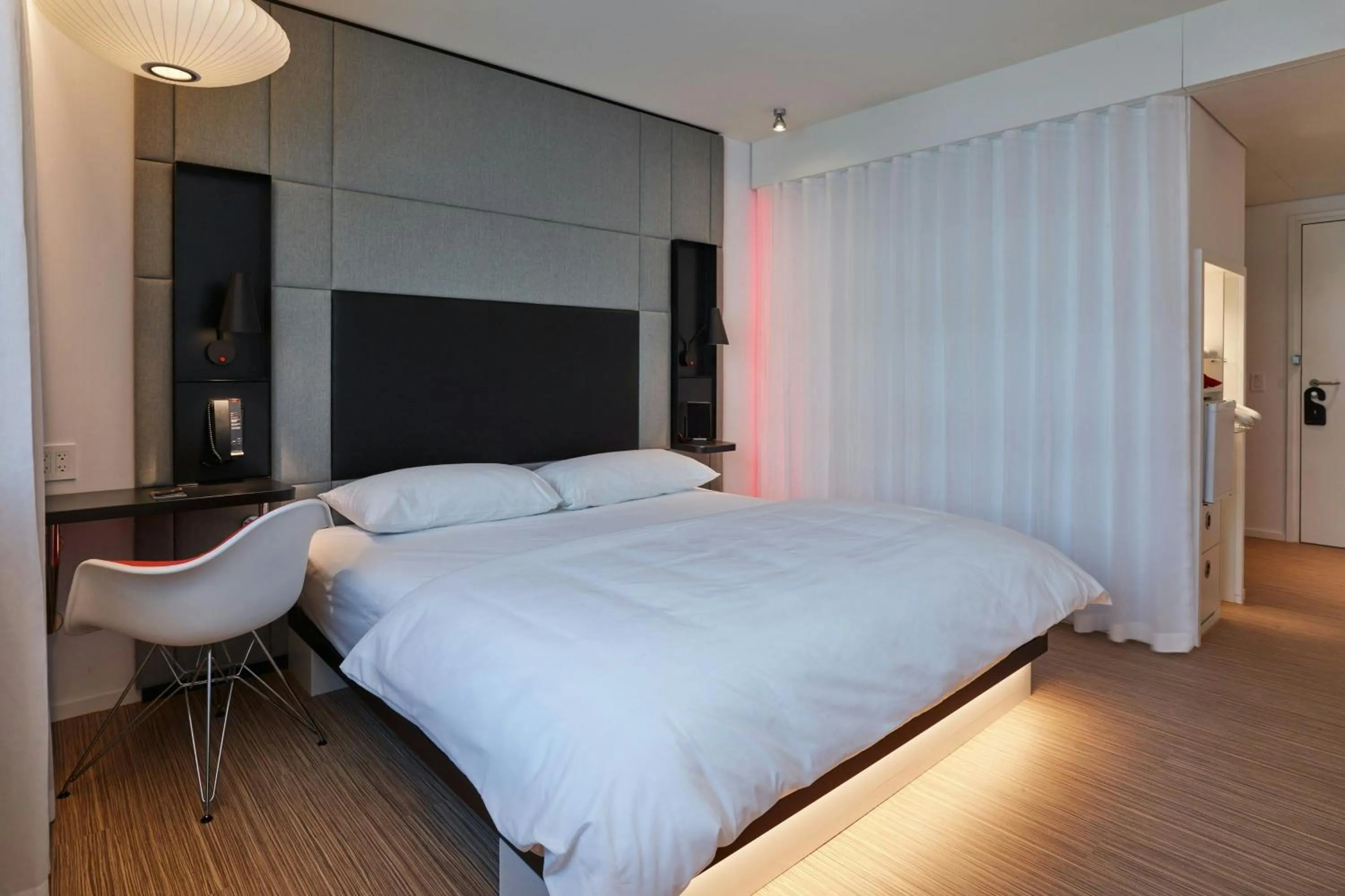 Bedroom, Bed in citizenM Seattle South Lake