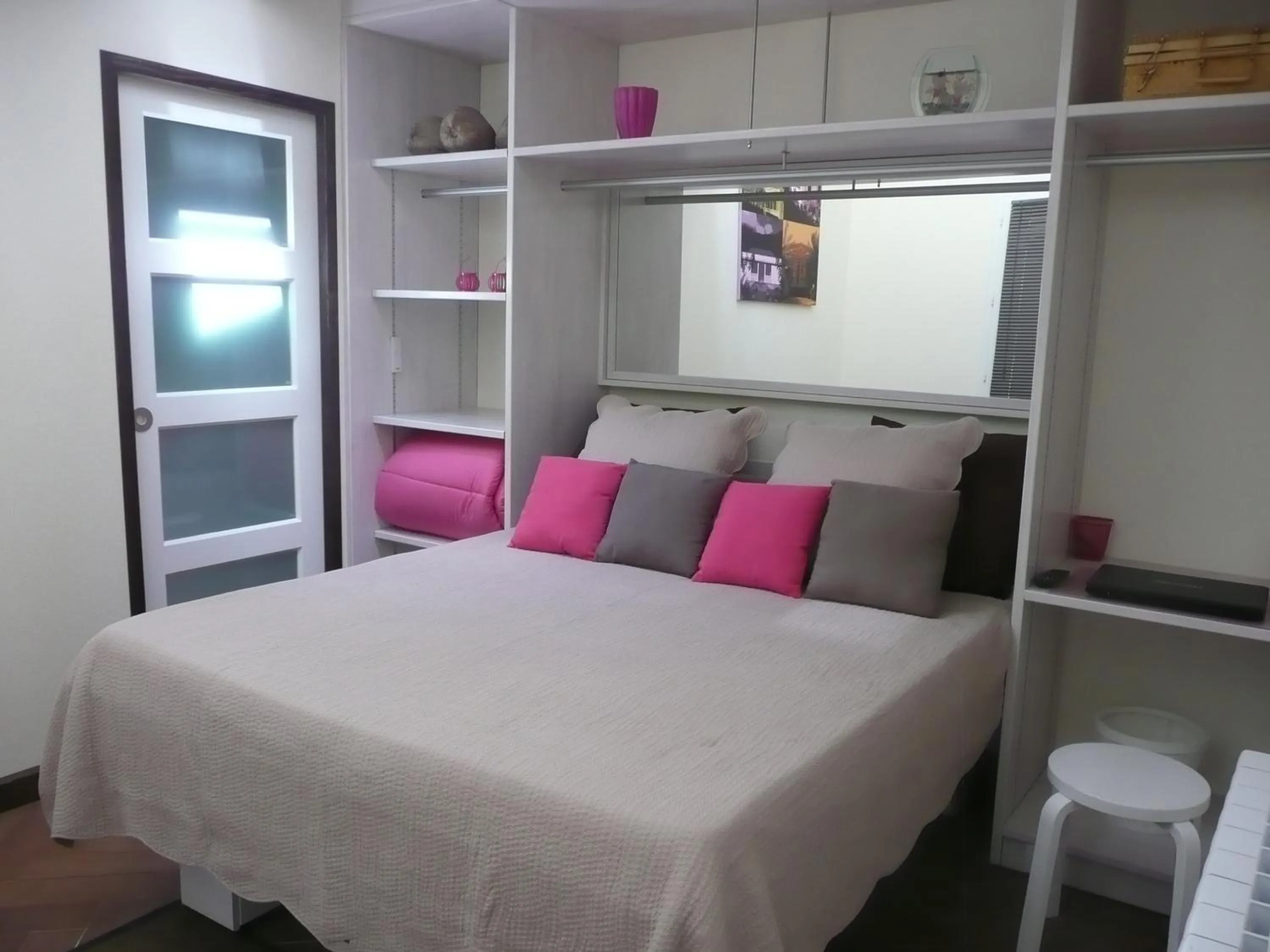 Bedroom, Bed in L'ISLE DE FRANCE