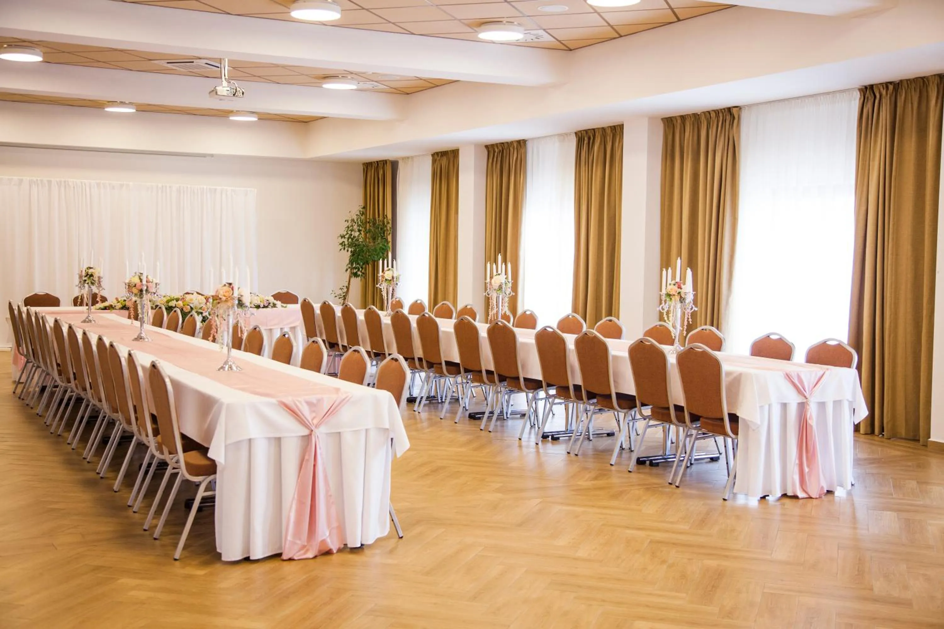 Banquet/Function facilities in Hotel Eminent