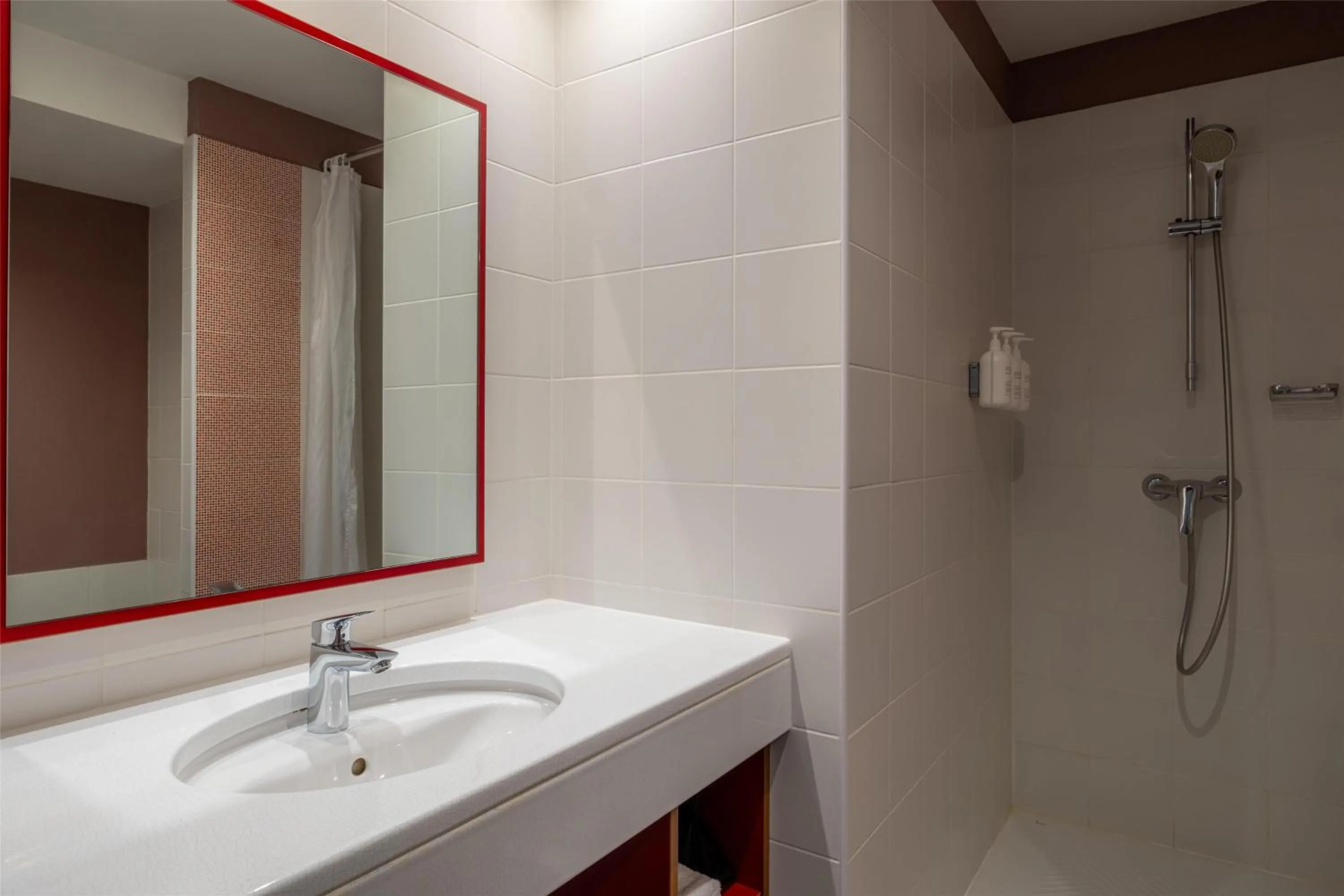 Bathroom in Spark by Hilton Lyon Ouest