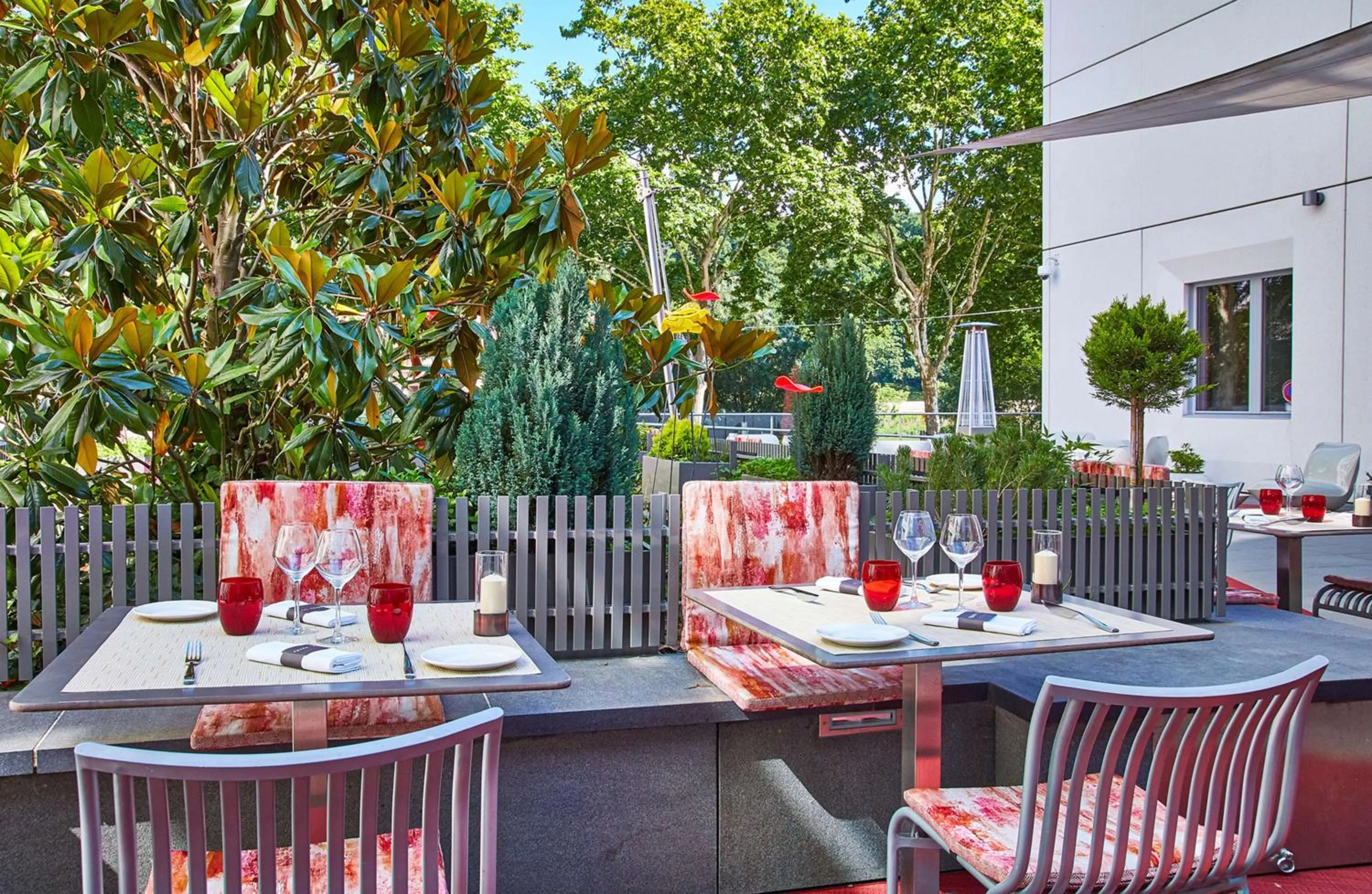 Restaurant/places to eat in Spark by Hilton Lyon Ouest