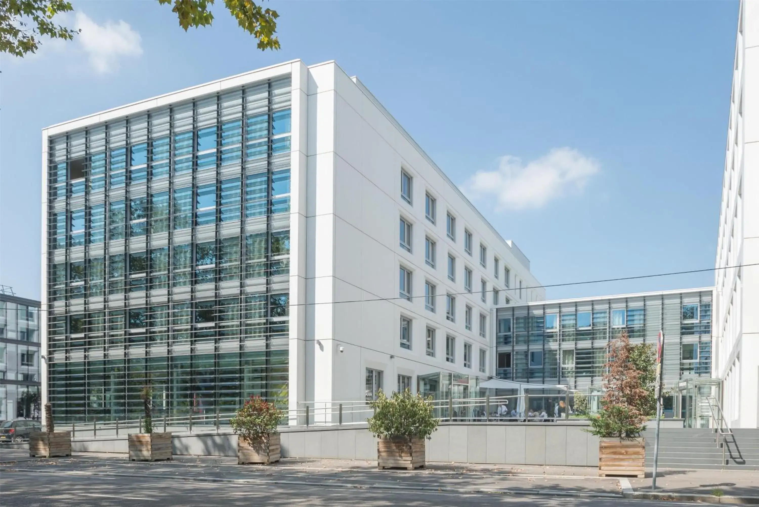 Property building in Spark by Hilton Lyon Ouest Property building in Spark by Hilton Lyon Ouest