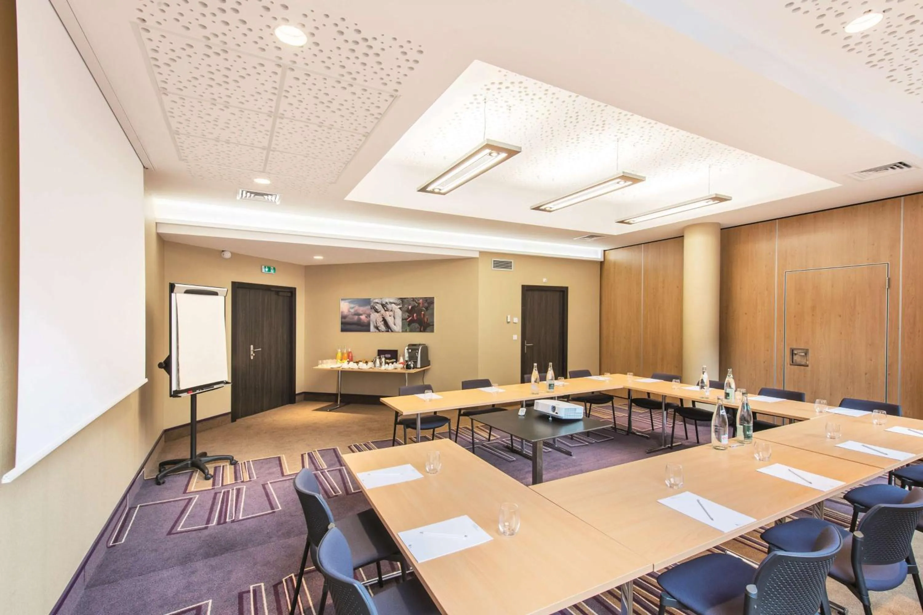 Meeting/conference room in Spark by Hilton Lyon Ouest
