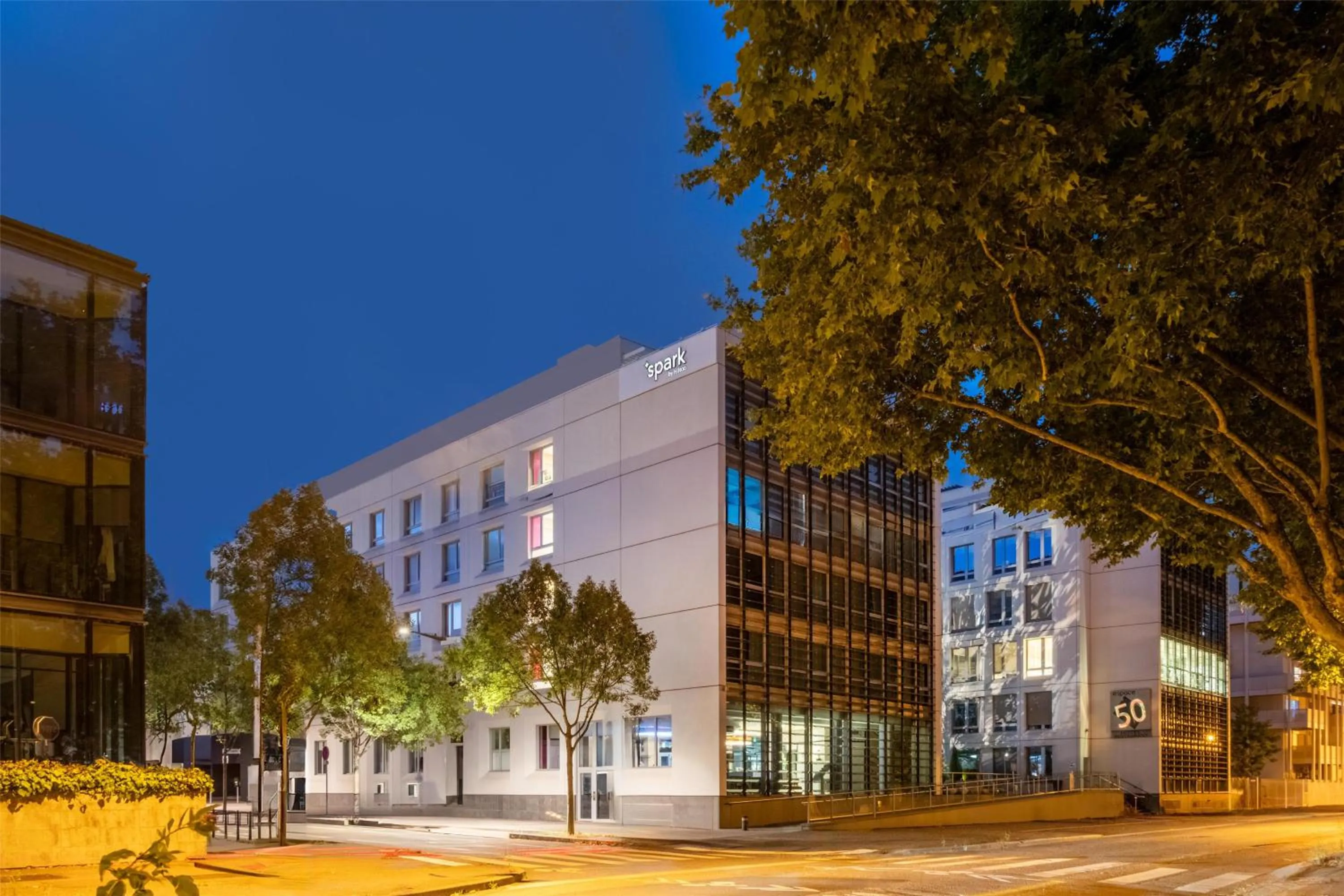 Property building in Spark by Hilton Lyon Ouest