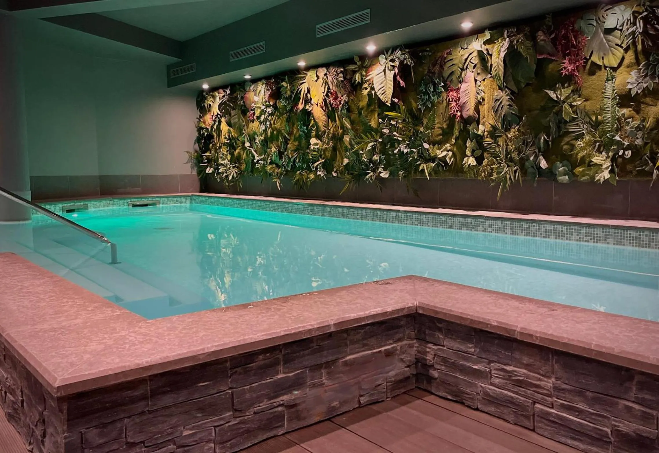 Pool view in Hotel le Cinq Hyper - Centre