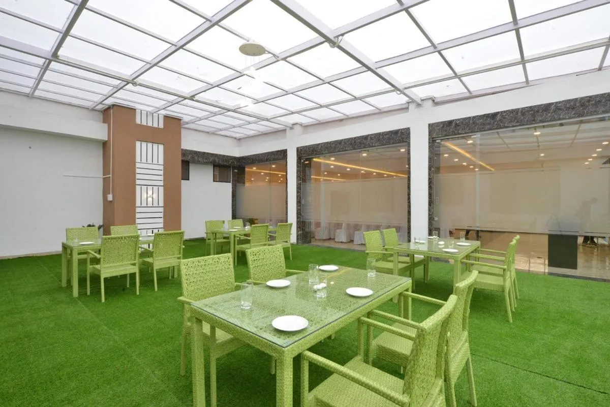 Restaurant/places to eat in The Fern Residency Parbhani
