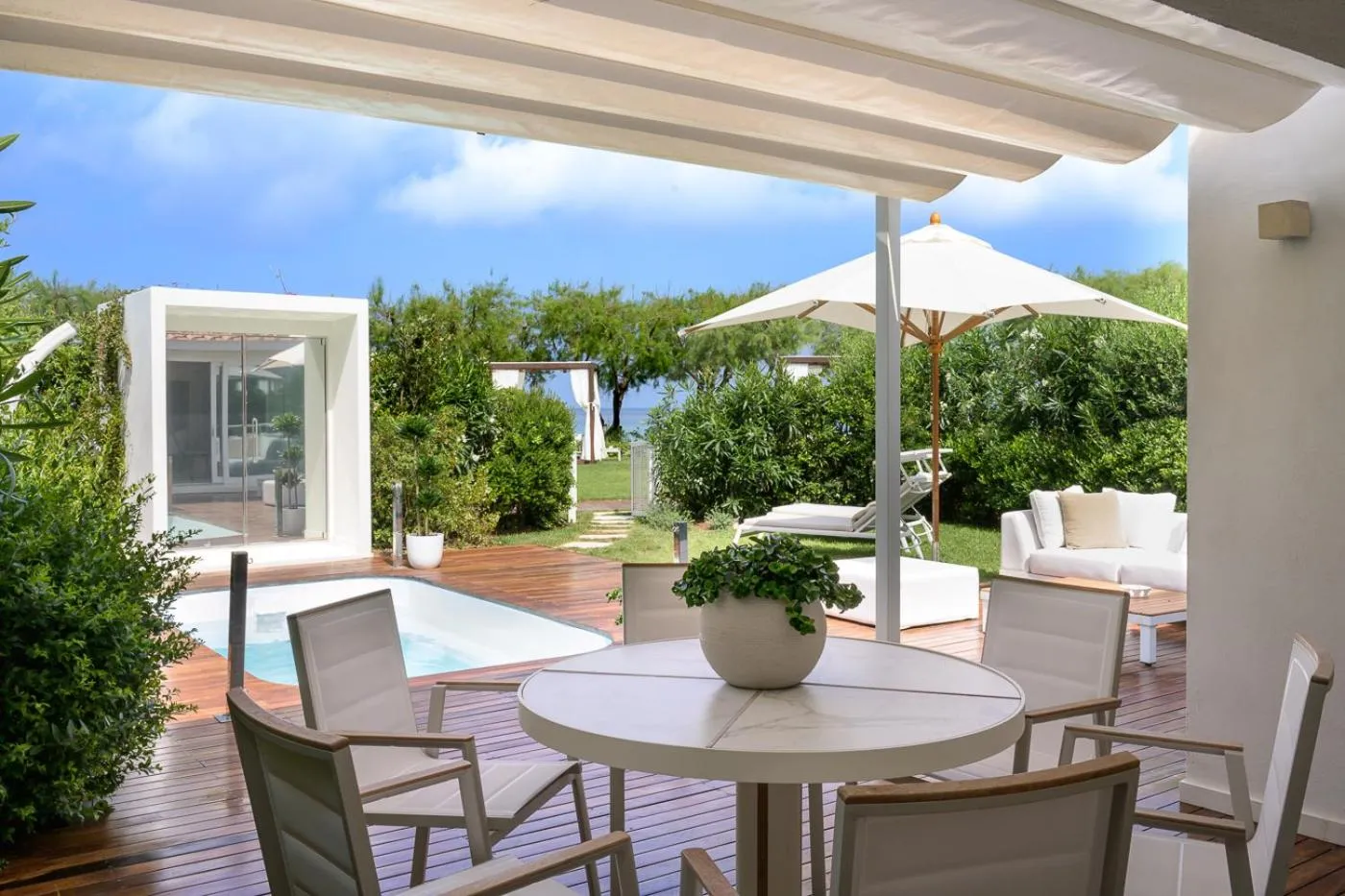 Steam room in Baia Bianca Suites