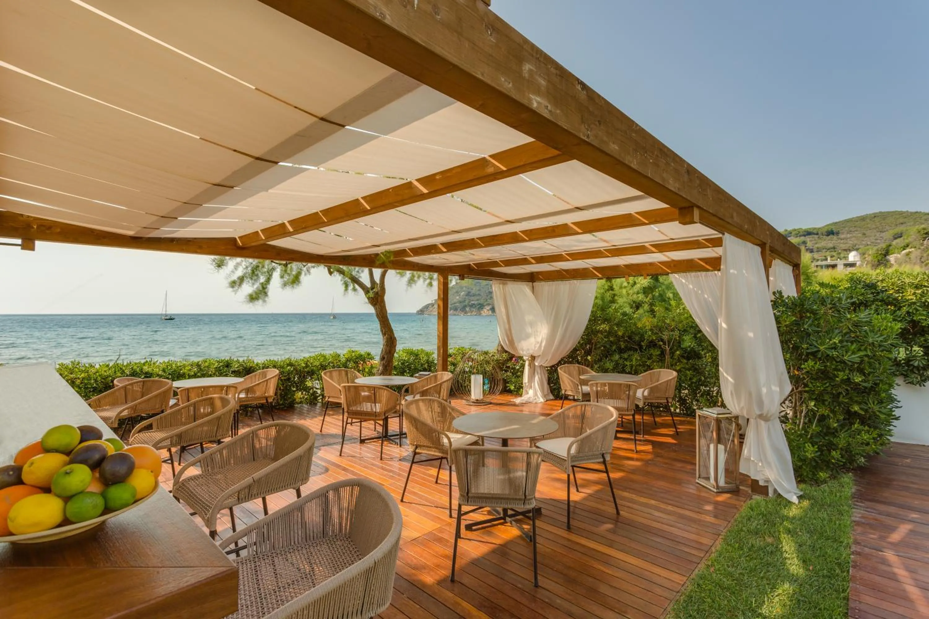 Restaurant/places to eat in Baia Bianca Suites