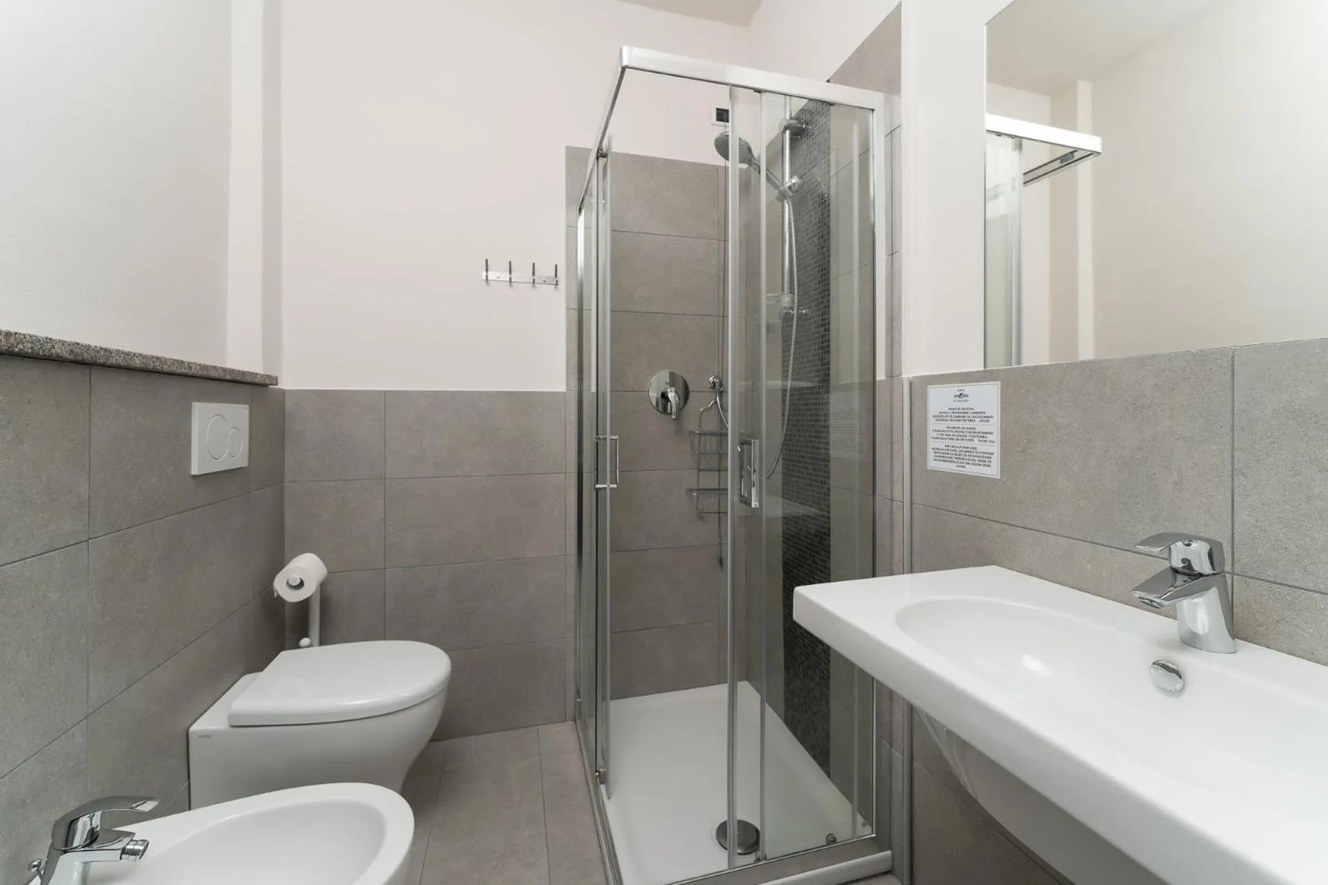 Bathroom in Hotel Delfino