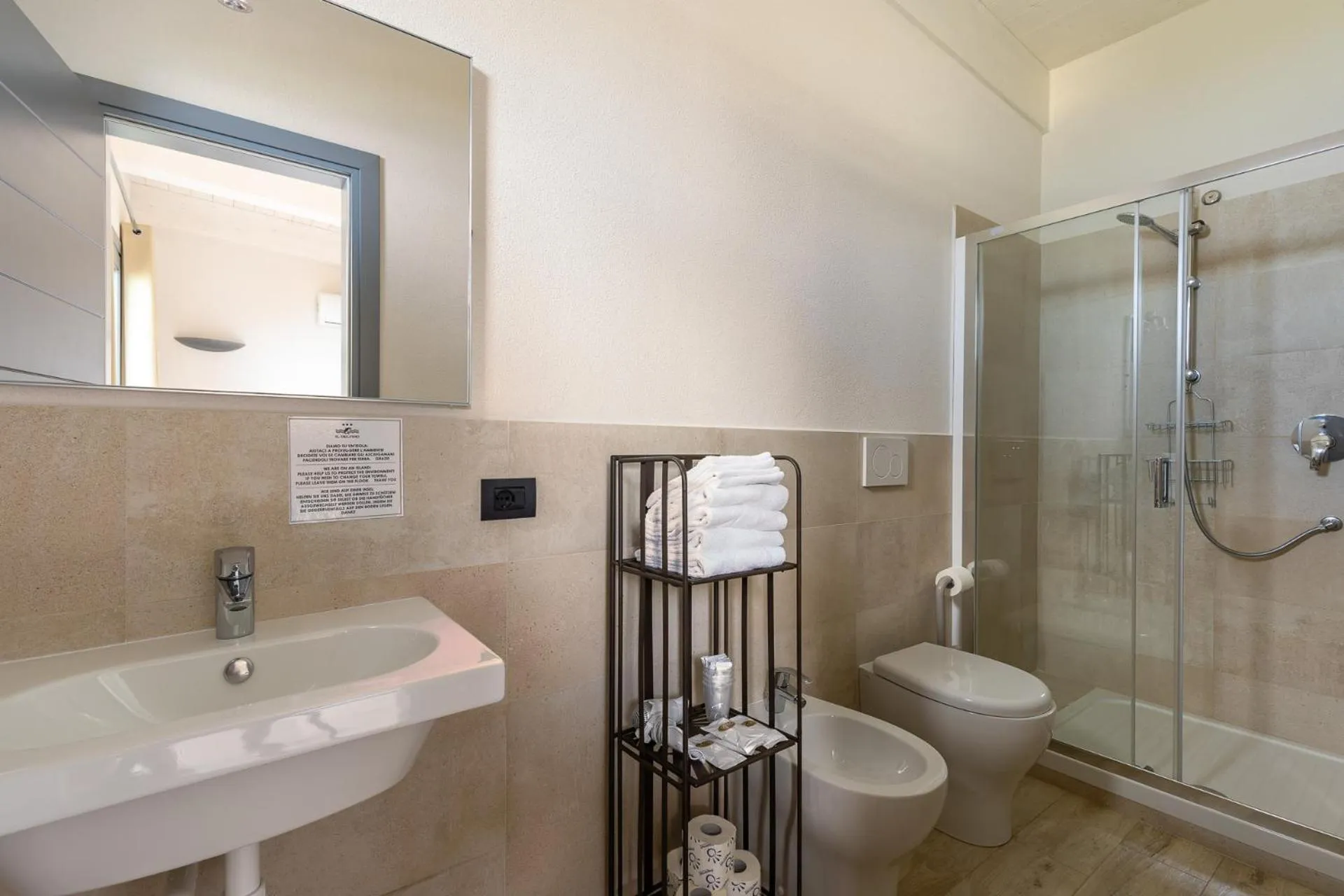 Bathroom in Hotel Delfino