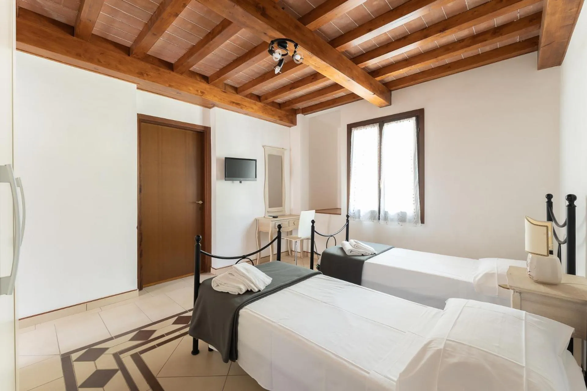 Bedroom, Bed in Hotel Delfino