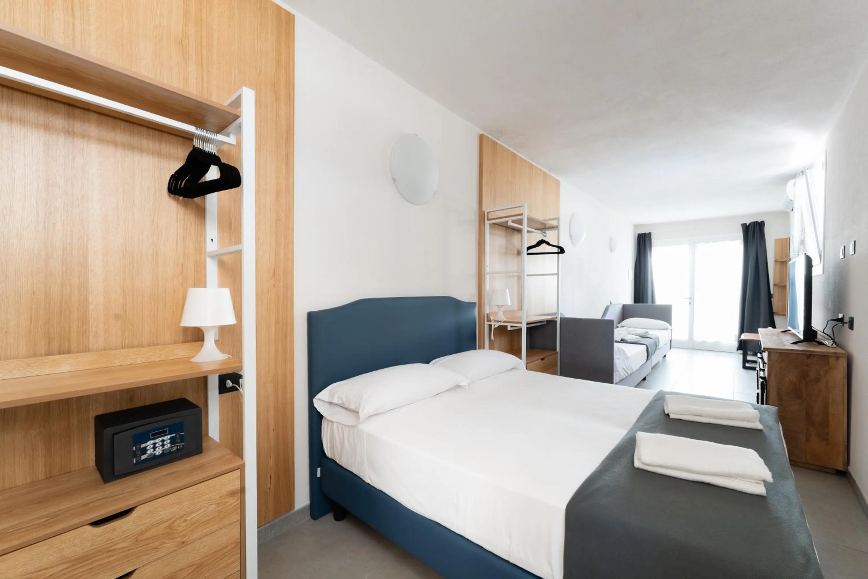 Bedroom, Bed in Hotel Delfino