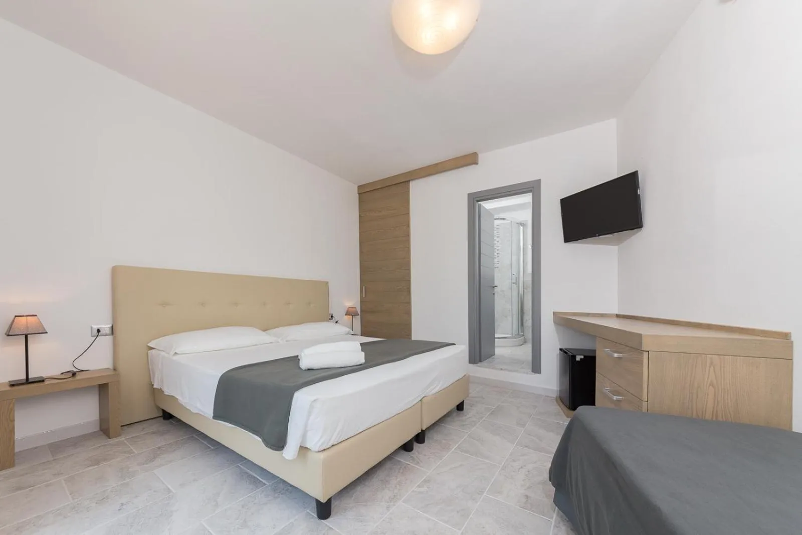 Bedroom, Bed in Hotel Delfino