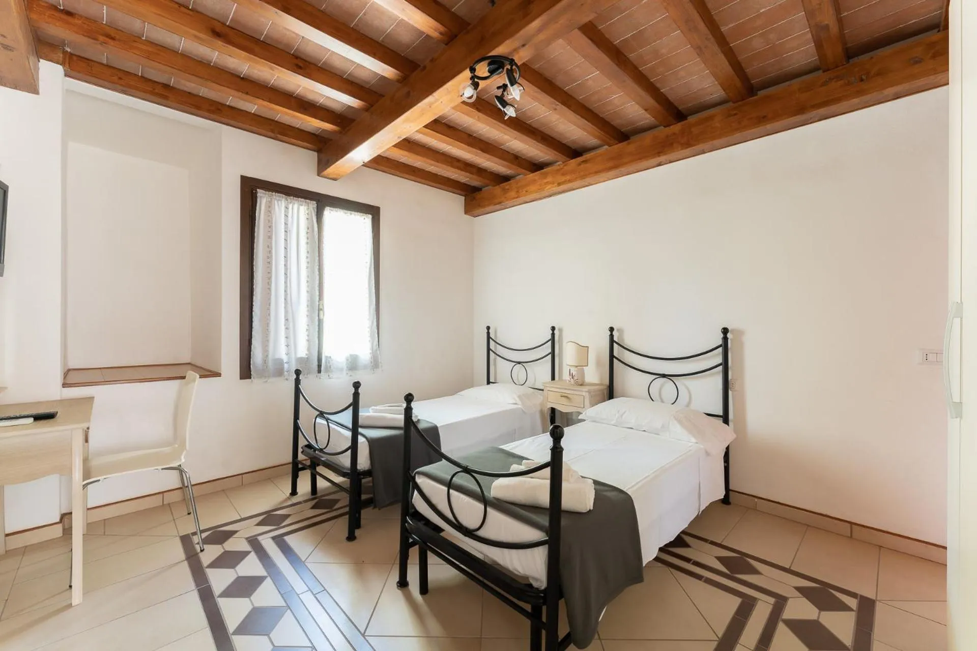 Bedroom, Bed in Hotel Delfino