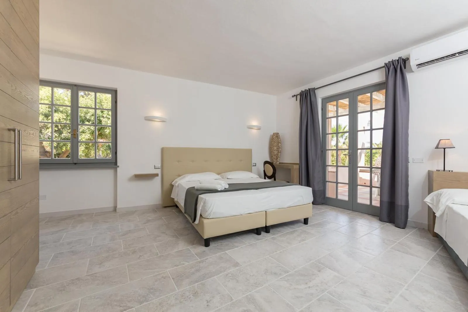 Bedroom, Bed in Hotel Delfino