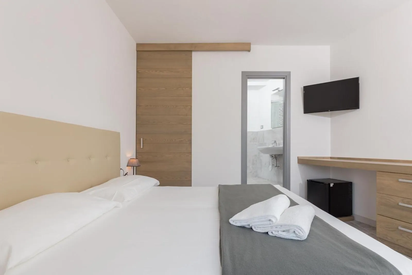 Bedroom, Bed in Hotel Delfino