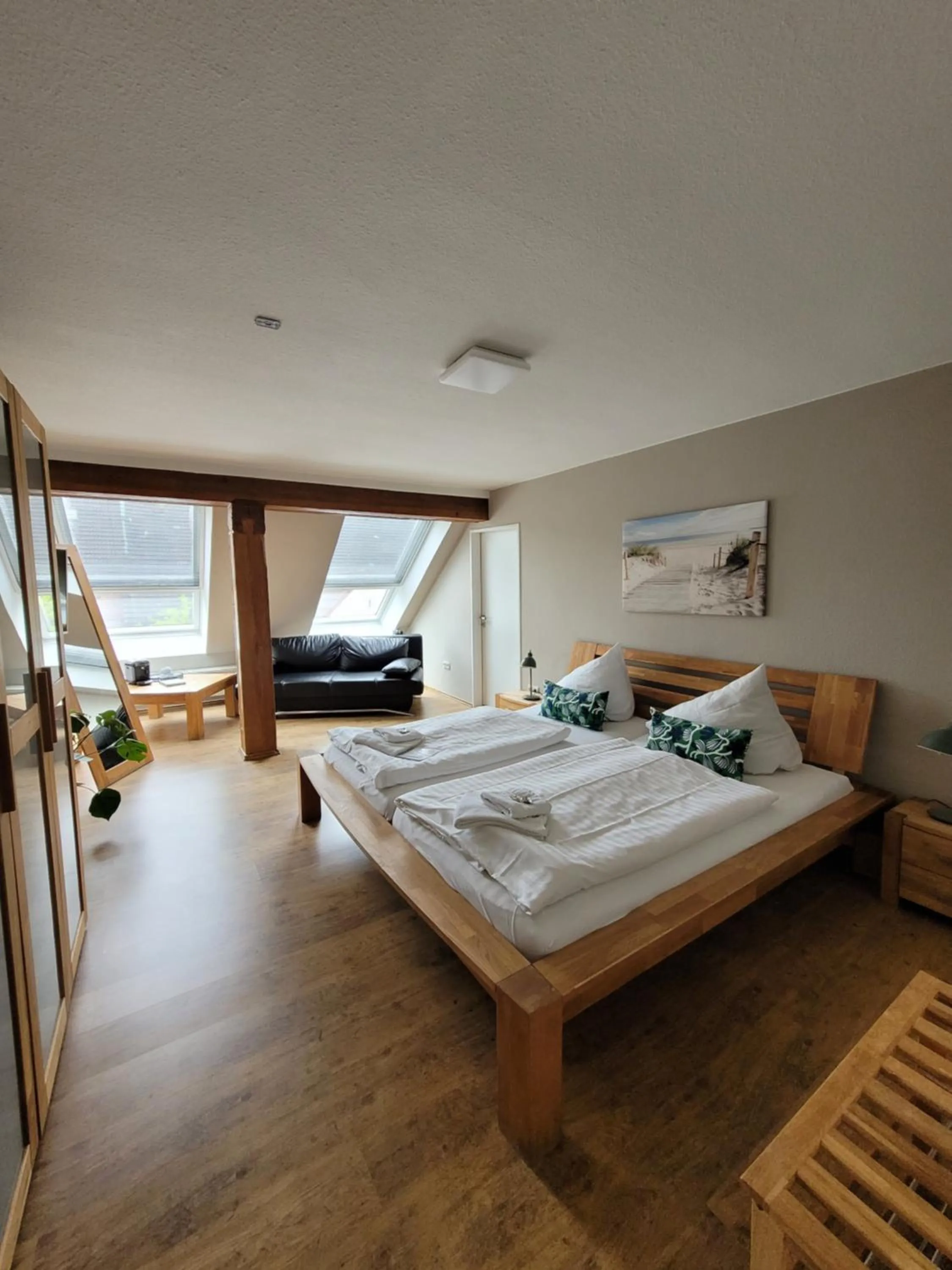 Photo of the whole room, Bed in Hotel Garni Kastanjehoff