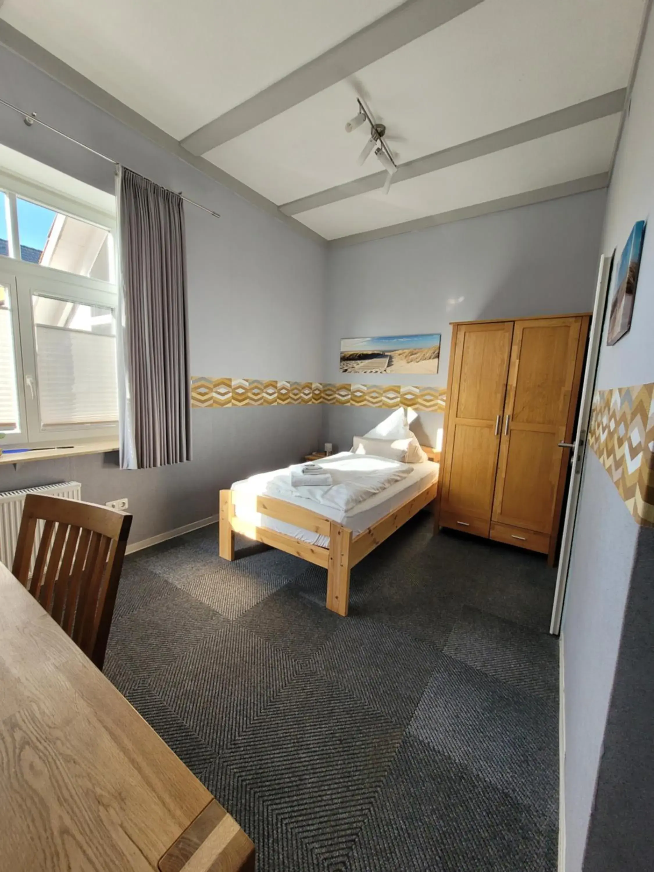 Single Room with Bathroom - single occupancy in Hotel Garni Kastanjehoff Single Room with Bathroom - single occupancy in Hotel Garni Kastanjehoff
