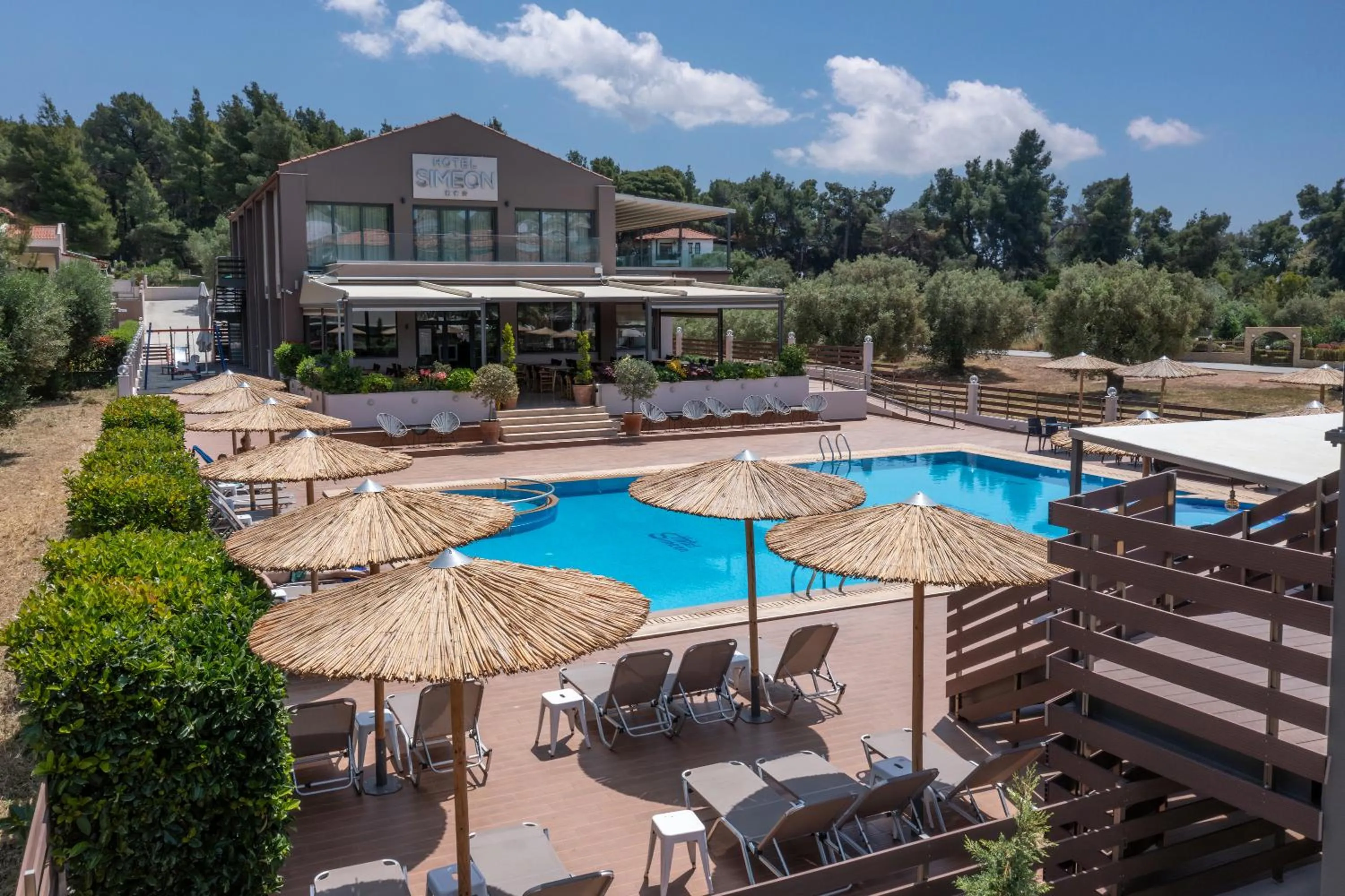 Restaurant/places to eat in Hotel Simeon