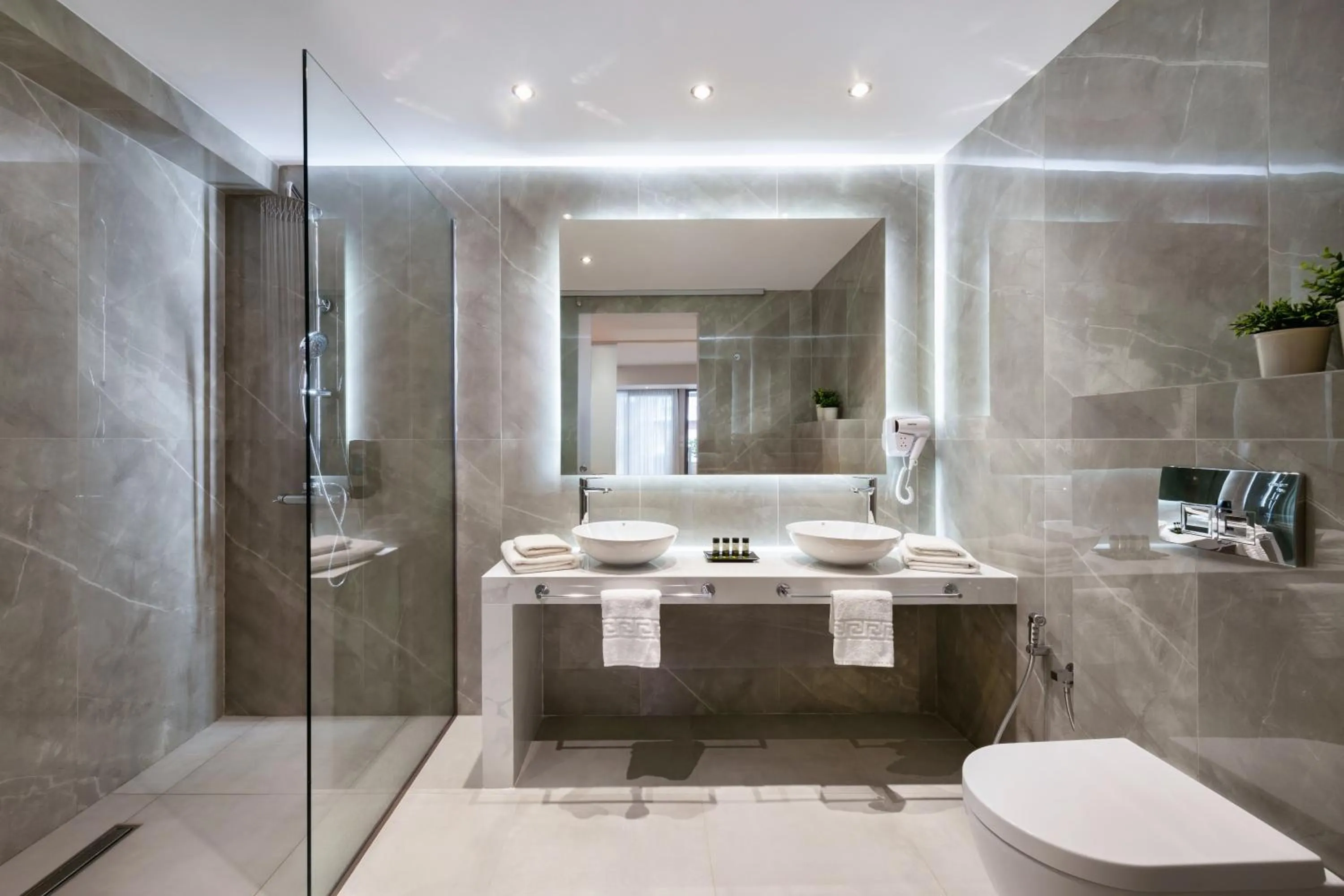 Toilet in Hotel Simeon