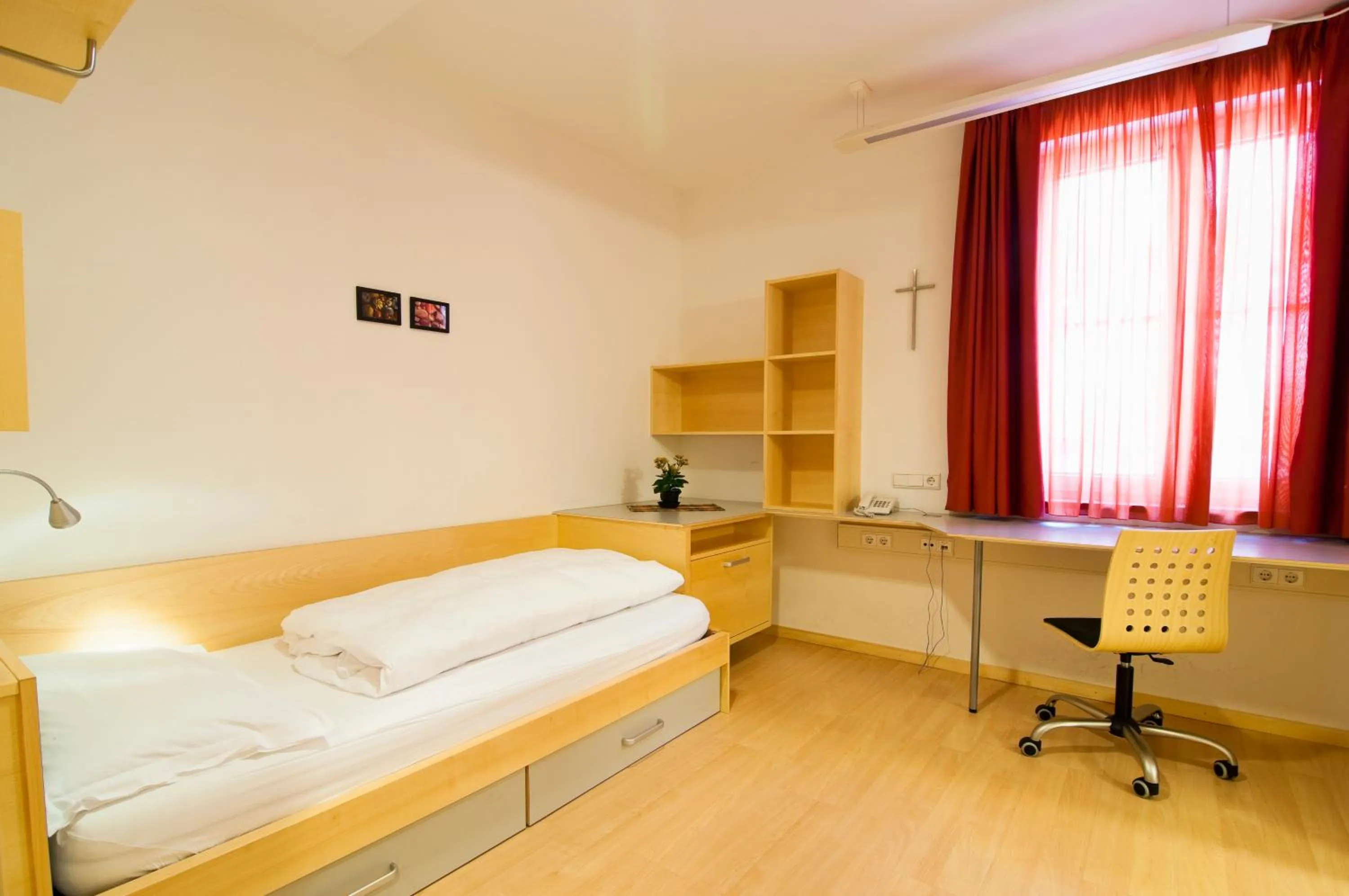 Bed in Kolpinghaus Bolzano