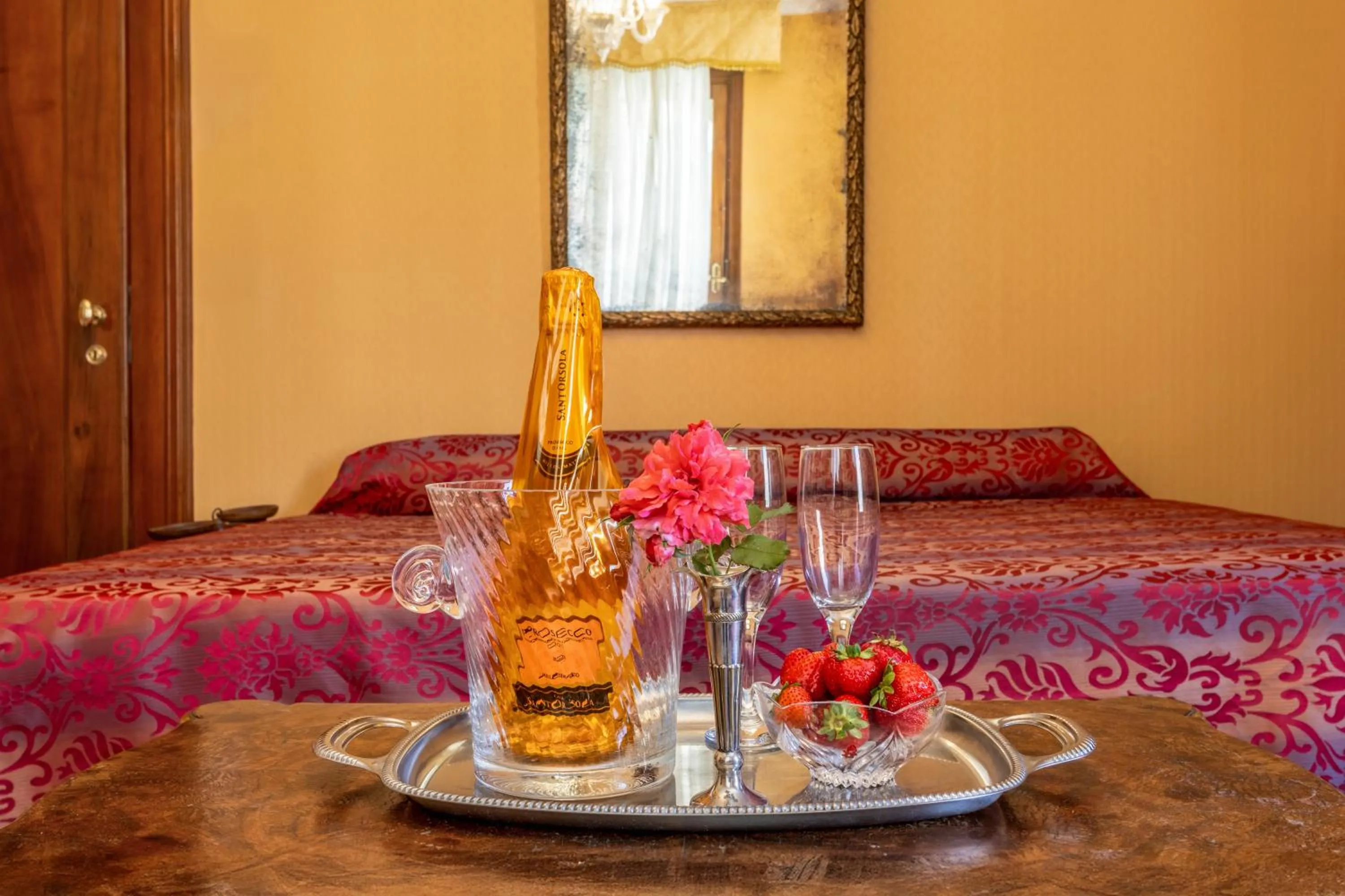 Bed in B&B Luxury San Firmino Canal View