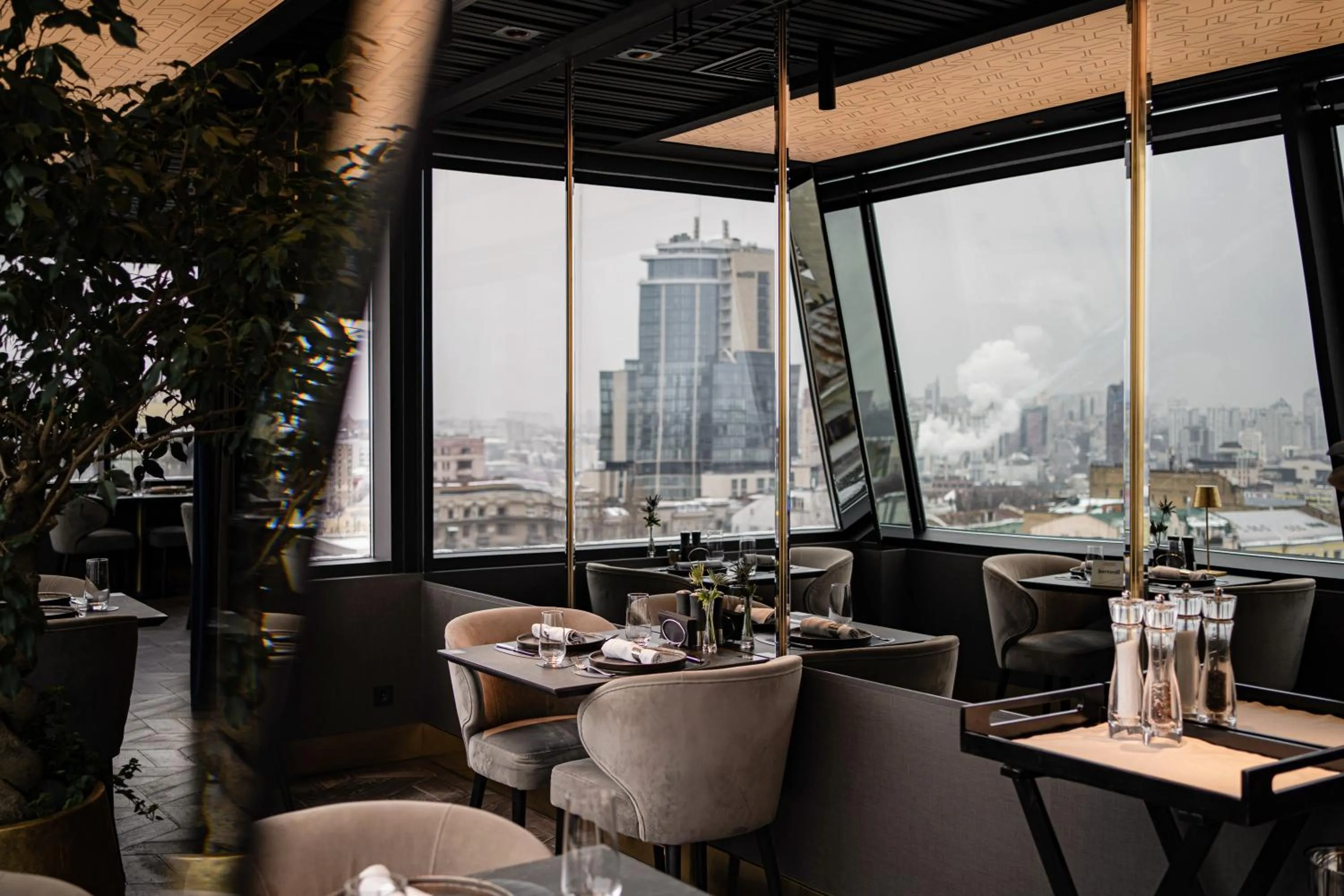 Restaurant/places to eat in 11 Mirrors Design Hotel